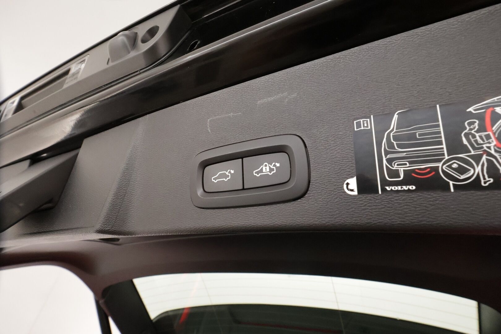 Volvo XC40 2021 T5 TwE Recharge Business R-Design aut **ACC / Webasto / P.kamera / BLIS / Navi / Full LED / Nahka-Alcantara** - Suomi-auto / Kahdet renkaat aluvanteilla / Merkkihuollettu