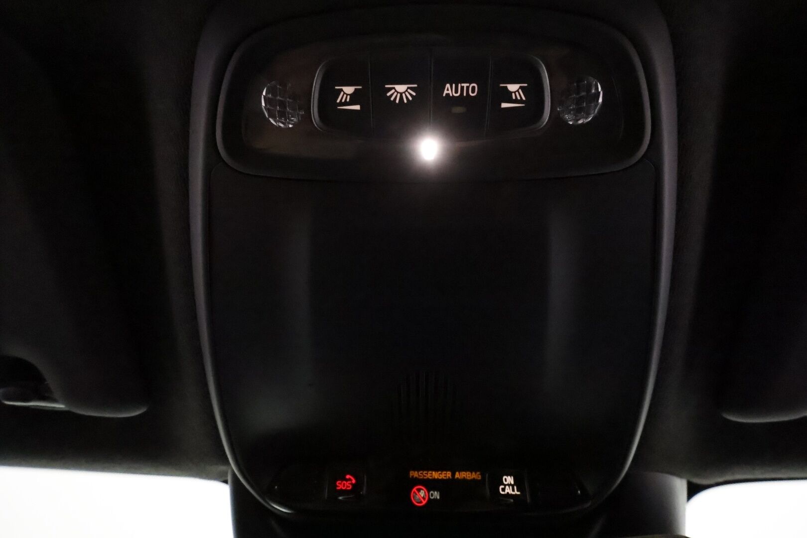 Volvo XC40 2021 T5 TwE Recharge Business R-Design aut **ACC / Webasto / P.kamera / BLIS / Navi / Full LED / Nahka-Alcantara** - Suomi-auto / Kahdet renkaat aluvanteilla / Merkkihuollot / Digimittaristo