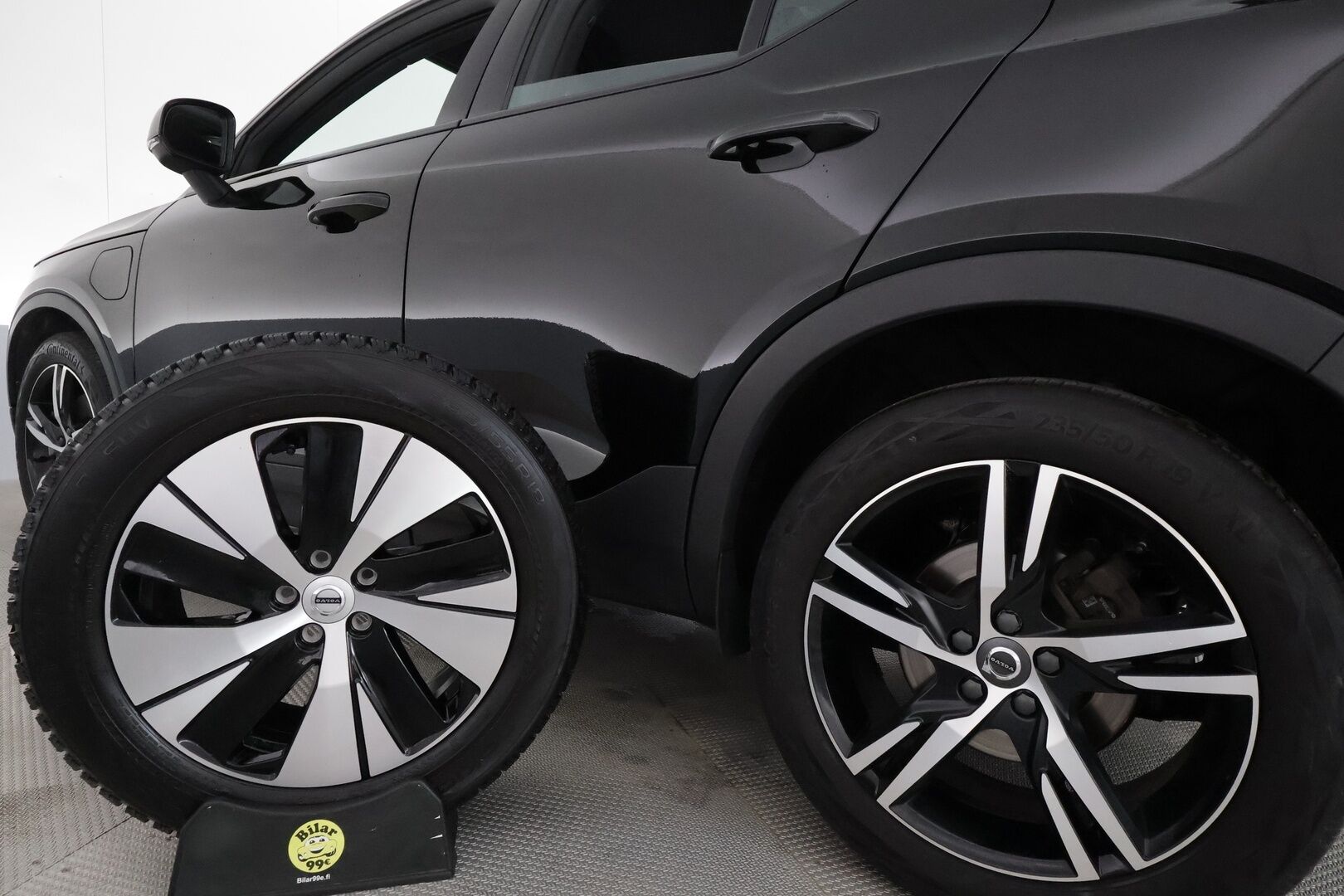 Volvo XC40 2021 T5 TwE Recharge Business R-Design aut **ACC / Webasto / P.kamera / BLIS / Navi / Full LED / Nahka-Alcantara** - Suomi-auto / Kahdet renkaat aluvanteilla / Merkkihuollettu