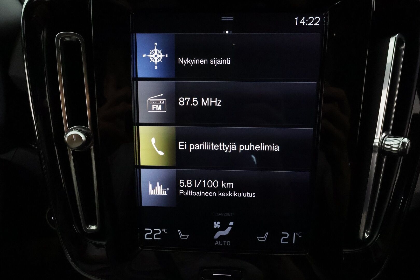 Volvo XC40 2021 T5 TwE Recharge Business R-Design aut **ACC / Webasto / P.kamera / BLIS / Navi / Full LED / Nahka-Alcantara** - Suomi-auto / Kahdet renkaat aluvanteilla / Merkkihuollettu