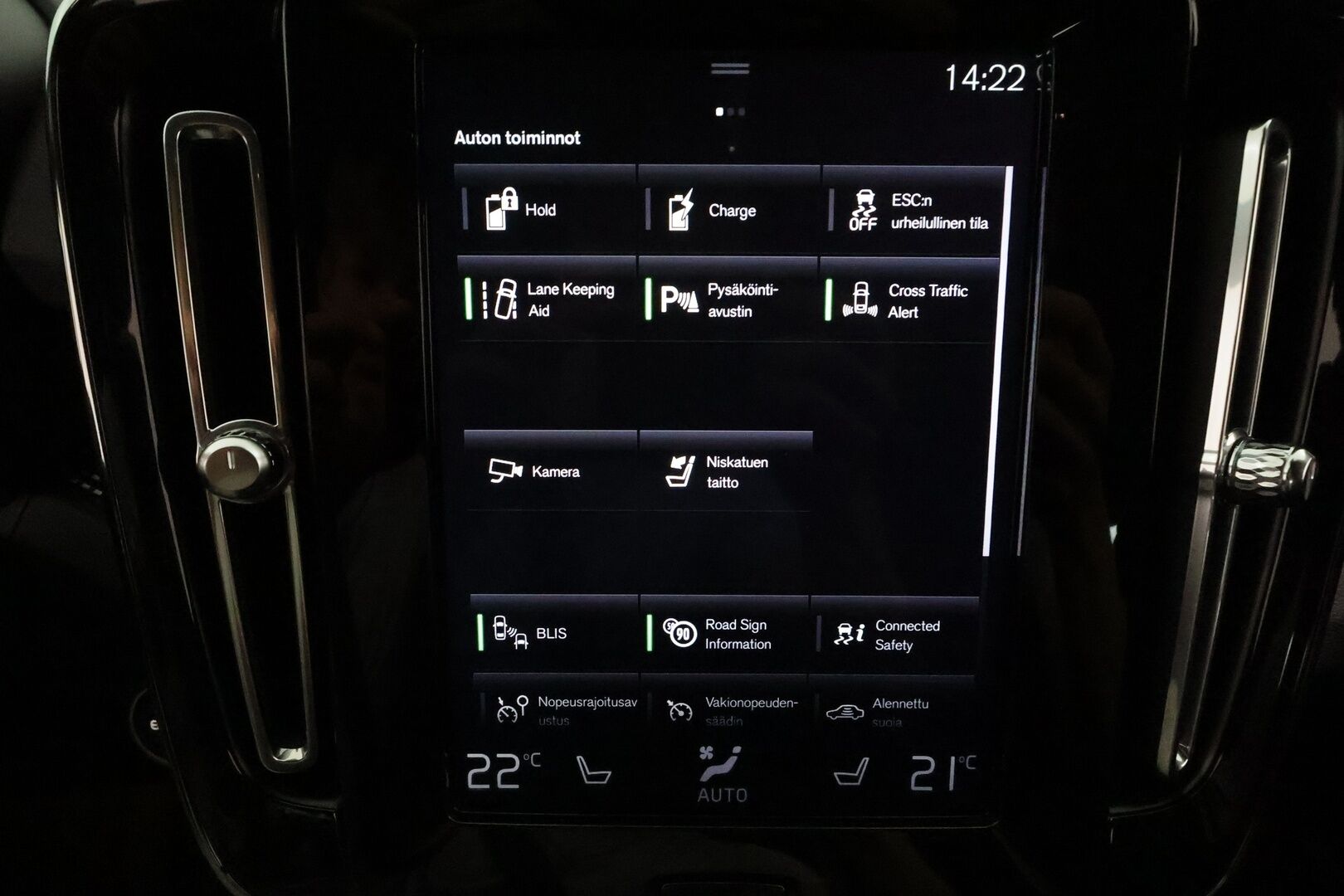 Volvo XC40 2021 T5 TwE Recharge Business R-Design aut **ACC / Webasto / P.kamera / BLIS / Navi / Full LED / Nahka-Alcantara** - Suomi-auto / Kahdet renkaat aluvanteilla / Merkkihuollot / Digimittaristo