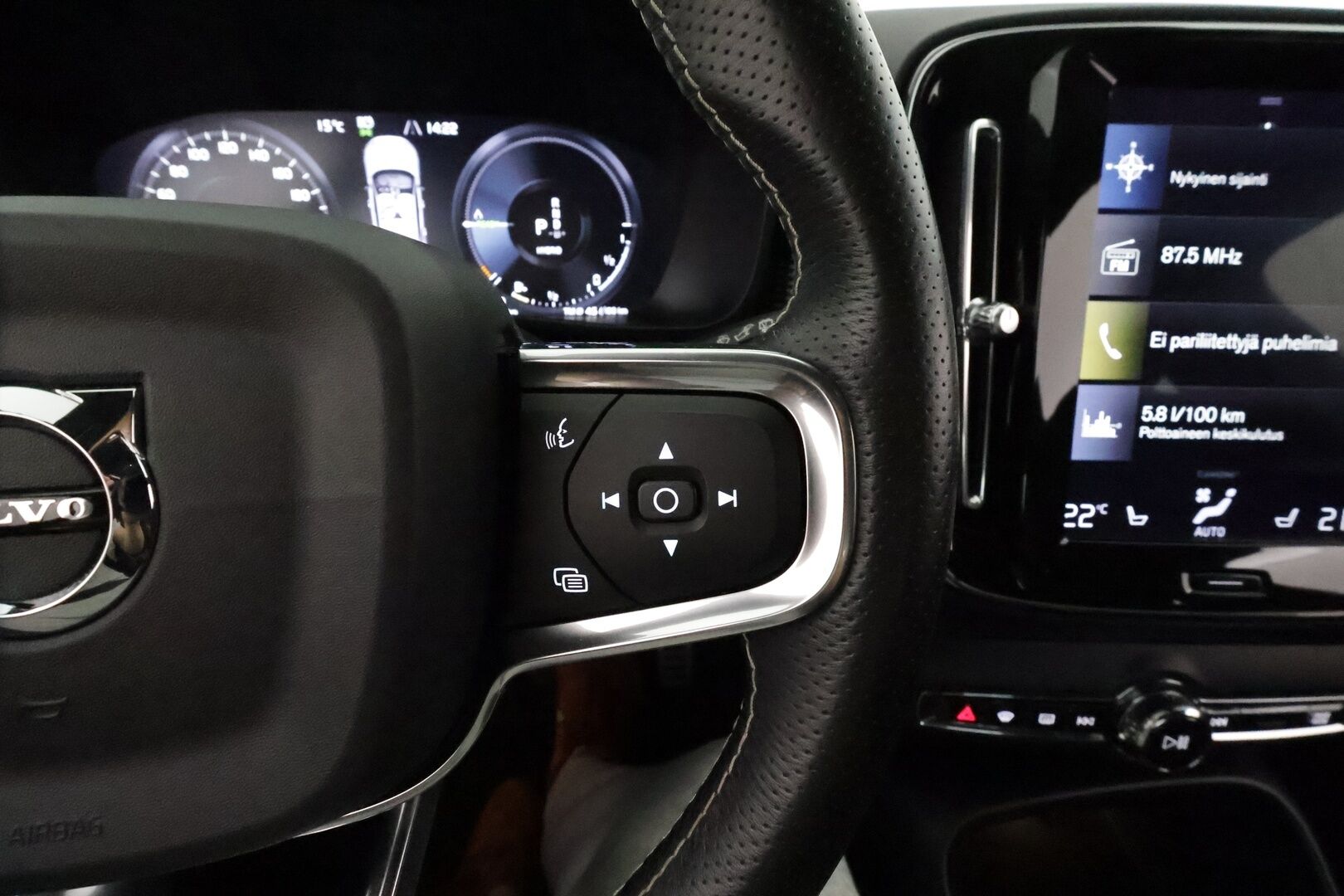 Volvo XC40 2021 T5 TwE Recharge Business R-Design aut **ACC / Webasto / P.kamera / BLIS / Navi / Full LED / Nahka-Alcantara** - Suomi-auto / Kahdet renkaat aluvanteilla / Merkkihuollot / Digimittaristo