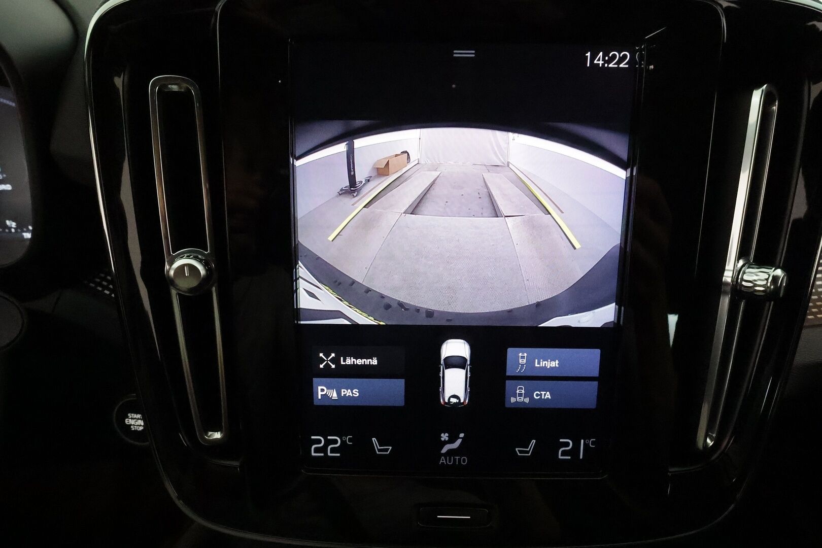 Volvo XC40 2021 T5 TwE Recharge Business R-Design aut **ACC / Webasto / P.kamera / BLIS / Navi / Full LED / Nahka-Alcantara** - Suomi-auto / Kahdet renkaat aluvanteilla / Merkkihuollettu