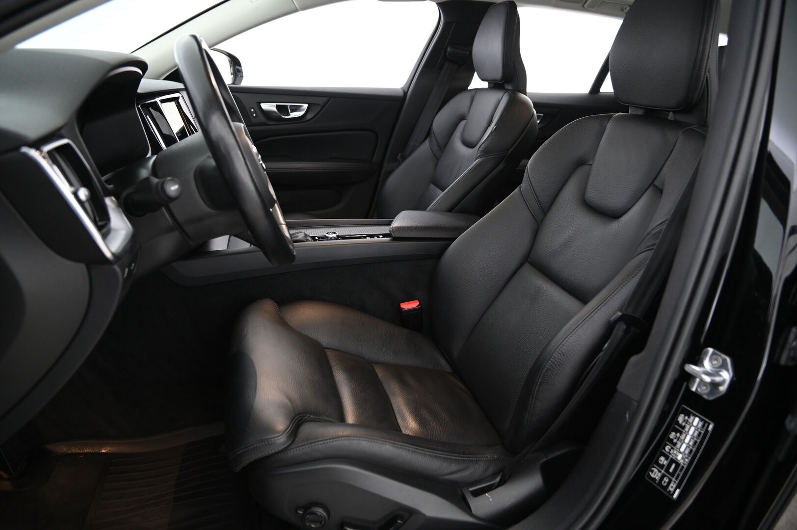 Volvo V60 2021 D3 AWD Business aut *Muistipenkki/ Sporttinahat/  Pa-Lämmitin/  Koukku/  VOC/  Kamera* - Merkkihuollettu / 2x renkaat / Suomiauto / Kessy