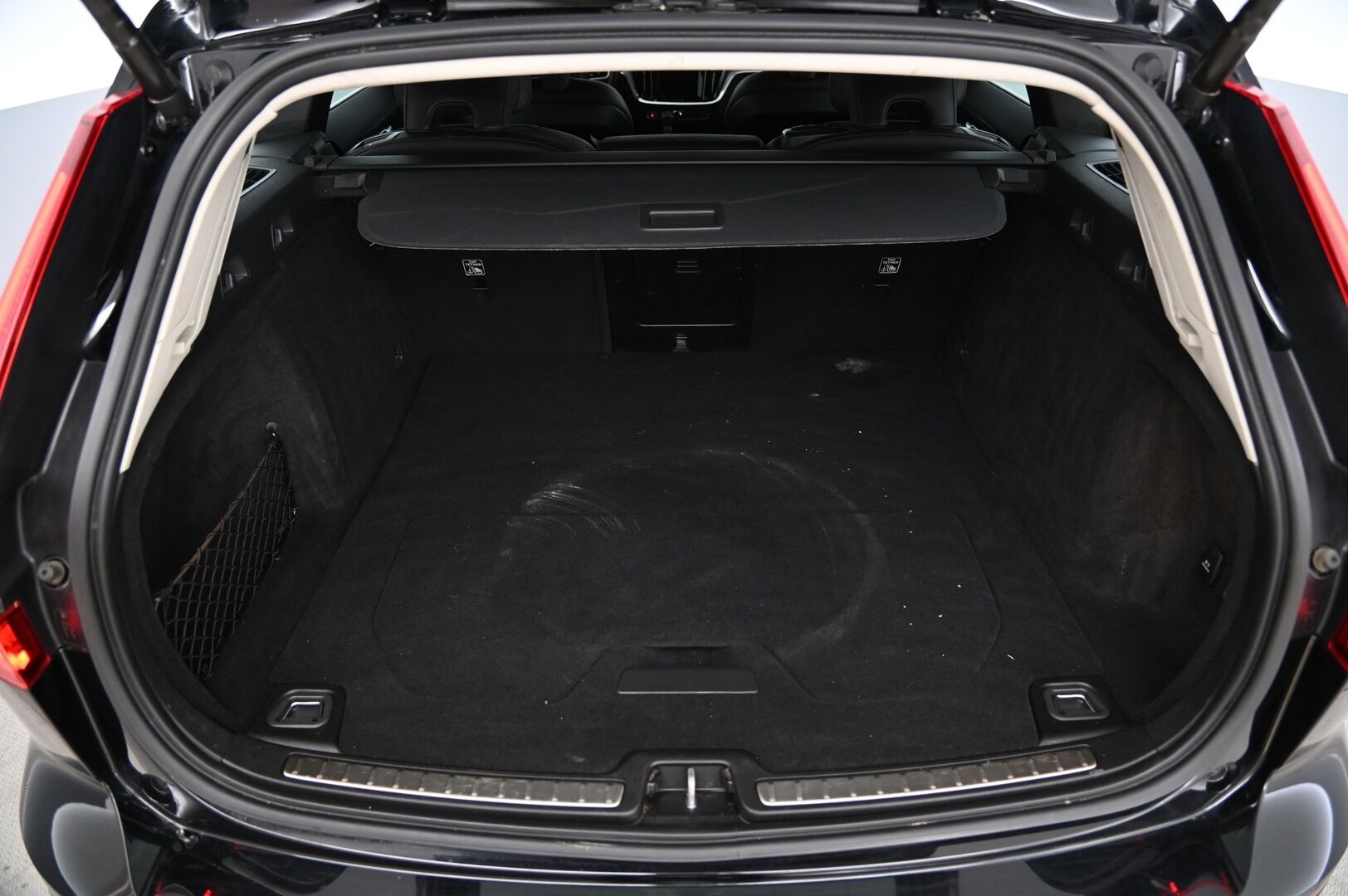 Volvo V60 2021 D3 AWD Business aut *Muistipenkki/ Sporttinahat/  Pa-Lämmitin/  Koukku/  VOC/  Kamera* - Merkkihuollettu / 2x renkaat / Suomiauto / Kessy