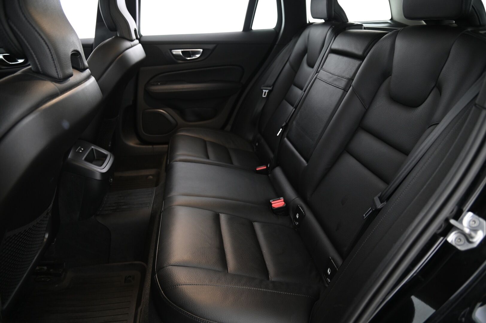 Volvo V60 2021 D3 AWD Business aut *Muistipenkki/ Sporttinahat/  Pa-Lämmitin/  Koukku/  VOC/  Kamera* - Merkkihuollettu / 2x renkaat / Suomiauto / Kessy