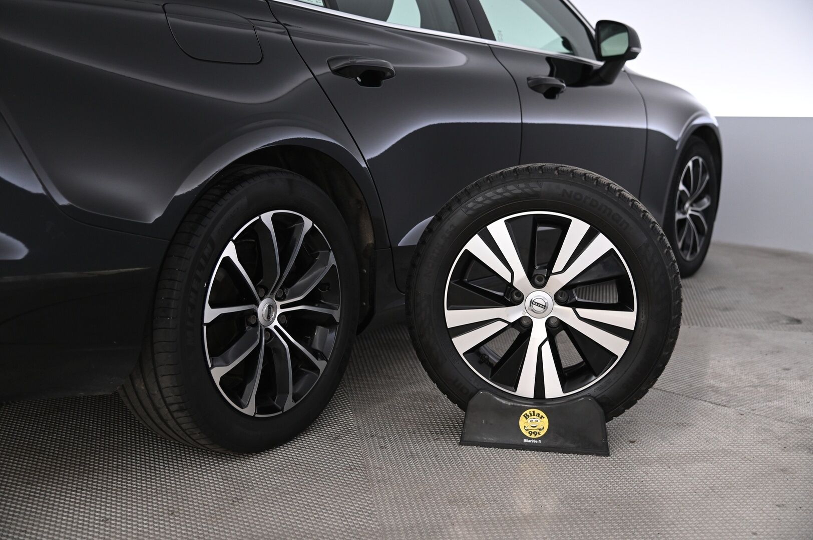 Volvo V60 2021 D3 AWD Business aut *Muistipenkki/ Sporttinahat/  Pa-Lämmitin/  Koukku/  VOC/  Kamera* - Merkkihuollettu / 2x renkaat / Suomiauto / Kessy