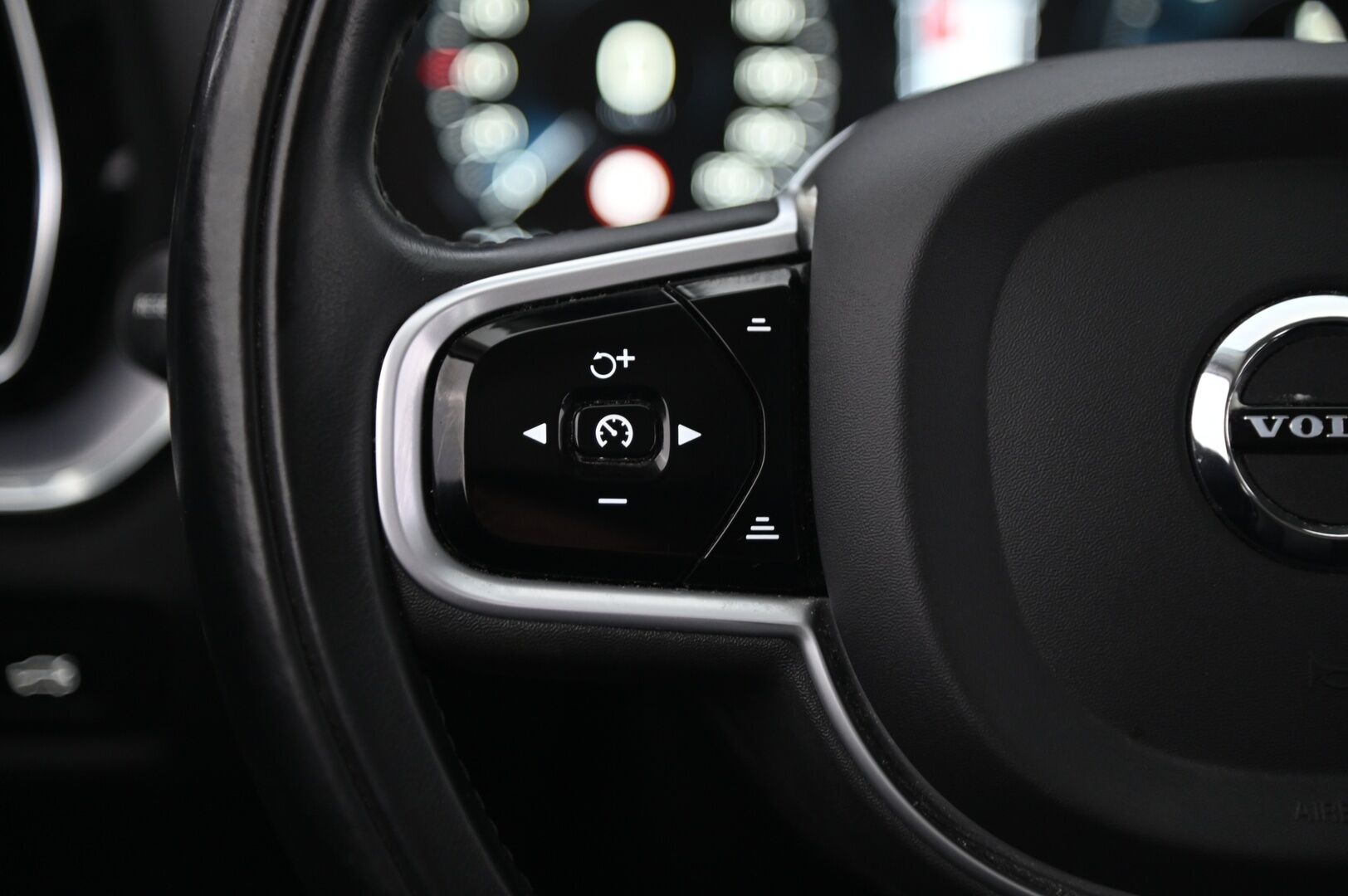Volvo V60 2021 D3 AWD Business aut *Muistipenkki/ Sporttinahat/  Pa-Lämmitin/  Koukku/  VOC/  Kamera* - Merkkihuollettu / 2x renkaat / Suomiauto / Kessy
