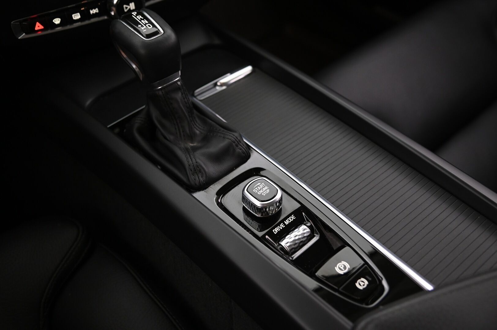 Volvo V60 2021 D3 AWD Business aut *Muistipenkki/ Sporttinahat/  Pa-Lämmitin/  Koukku/  VOC/  Kamera* - Merkkihuollettu / 2x renkaat / Suomiauto / Kessy