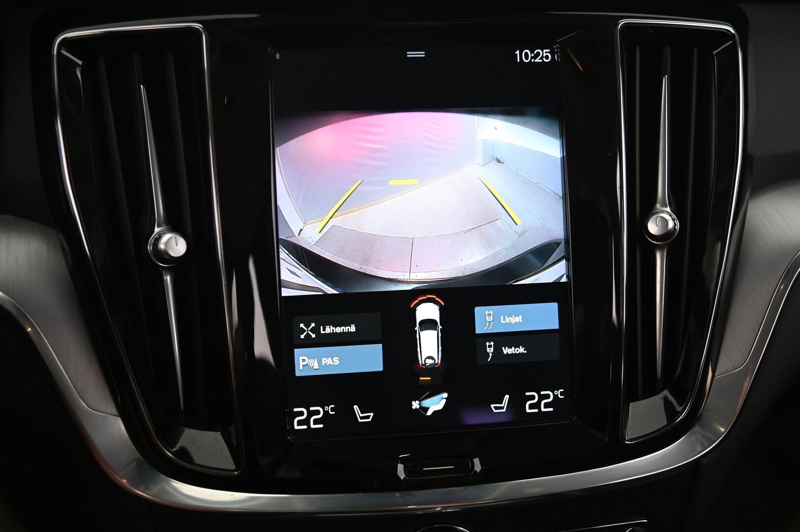 Volvo V60 2021 D3 AWD Business aut *Muistipenkki/ Sporttinahat/  Pa-Lämmitin/  Koukku/  VOC/  Kamera* - Merkkihuollettu / 2x renkaat / Suomiauto / Kessy