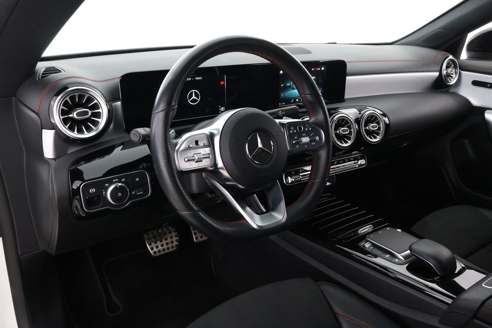 Mercedes-Benz CLA 2020 180 A Shooting Brake Business AMG - Suomiauto / Peruutuskamera / Vetokoukku / Nahka-Alcantara / Night / Led High Performance / Lohko & Sisäpistoke!