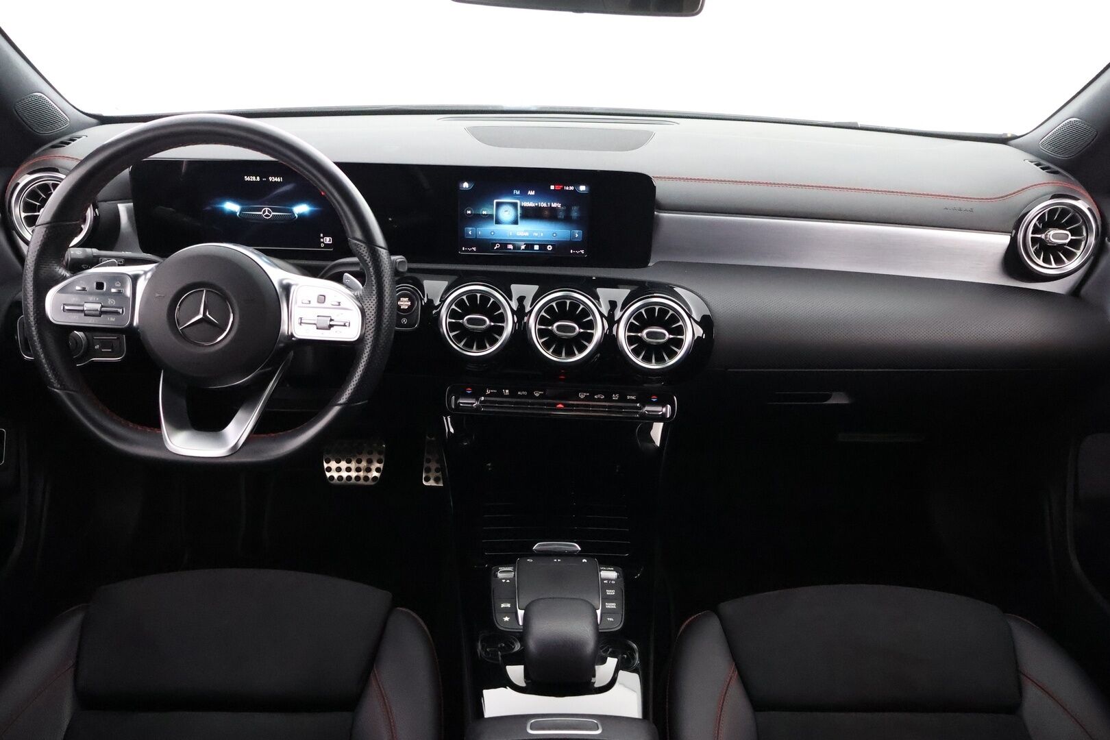 Mercedes-Benz CLA 2020 180 A Shooting Brake Business AMG - Suomiauto / Peruutuskamera / Vetokoukku / Nahka-Alcantara / Night / Led High Performance / Lohko & Sisäpistoke!