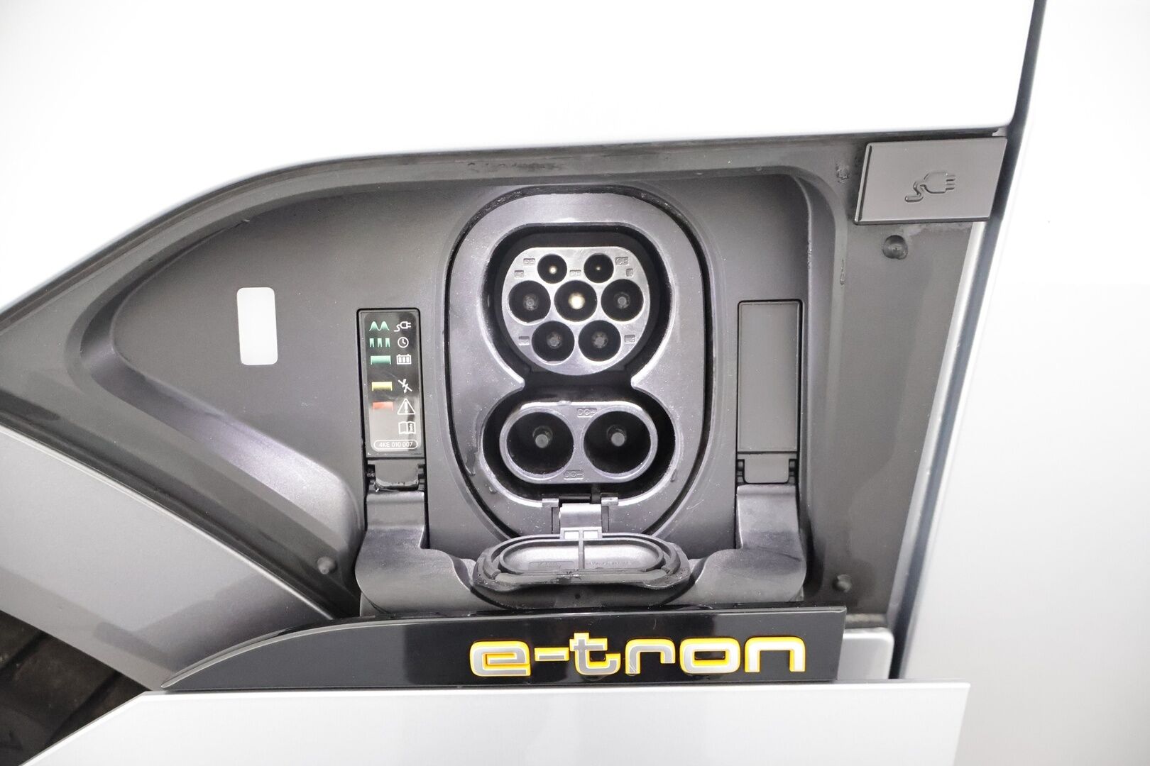 Audi e-tron 2020 Sportback Edition Advanced 50 quattro **1-om Suomi-auto / Ilma-alusta / Navi / P.kamera / Sporttipenkit / Kaistavahti **