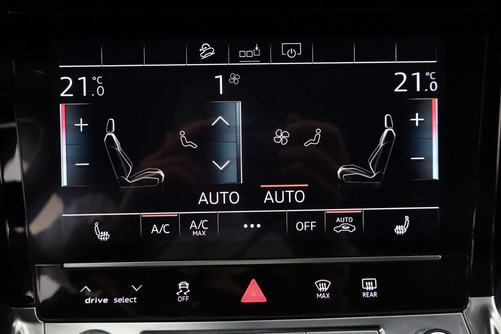 Audi e-tron 2020 Sportback Edition Advanced 50 quattro **1-om Suomi-auto / Ilma-alusta / Navi / P.kamera / Sporttipenkit / Kaistavahti **