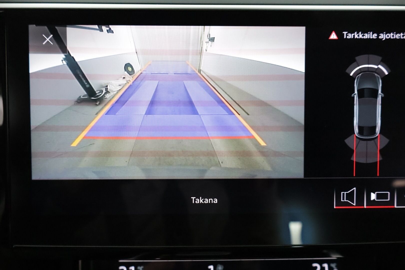 Audi e-tron 2020 Sportback Edition Advanced 50 quattro **1-om Suomi-auto / Ilma-alusta / Navi / P.kamera / Sporttipenkit / Kaistavahti ** - Upea sisusta / Kahdet aluvanteet / Todella kattavasti varusteltu