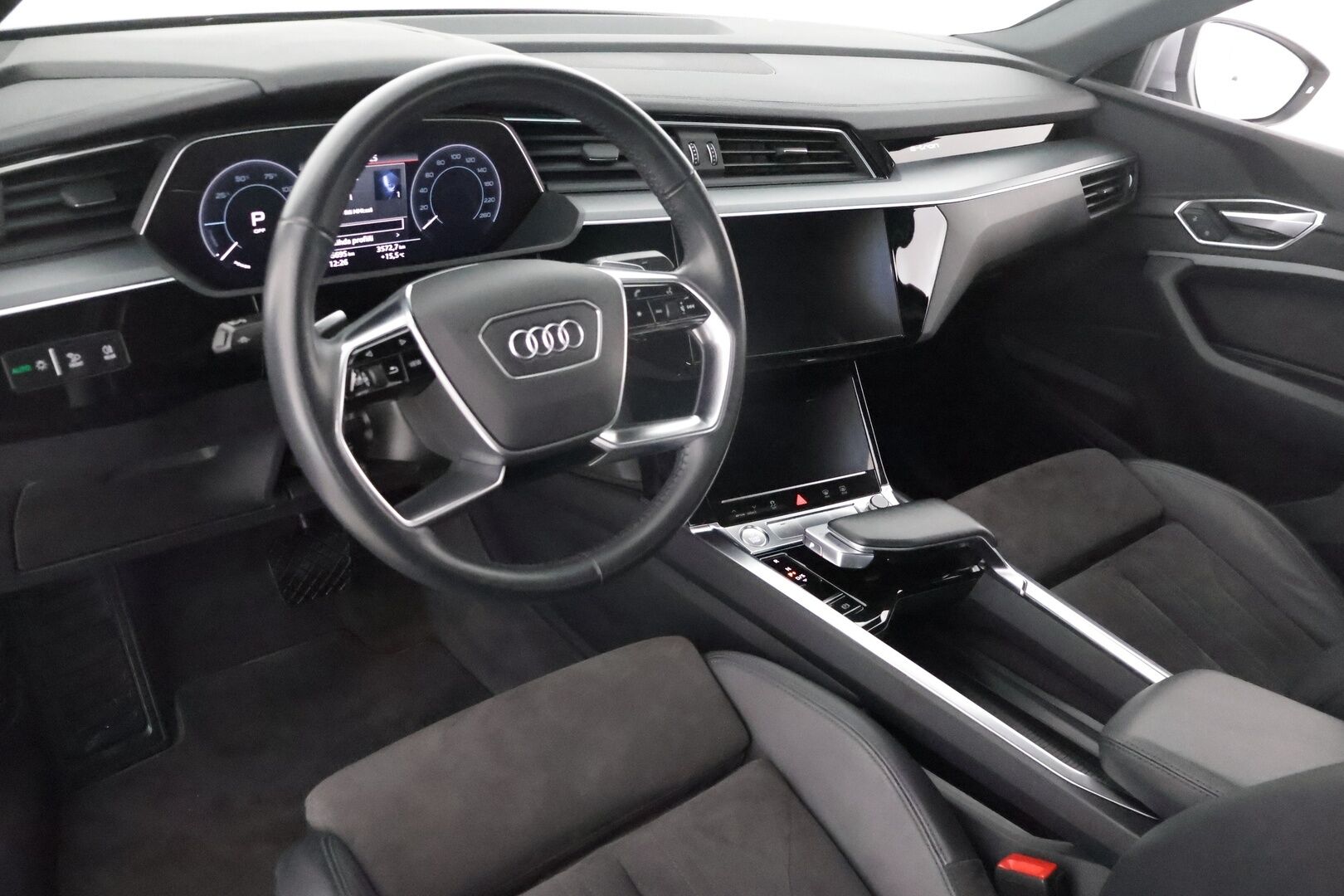 Audi e-tron 2020 Sportback Edition Advanced 50 quattro **1-om Suomi-auto / Ilma-alusta / Navi / P.kamera / Sporttipenkit / Kaistavahti **