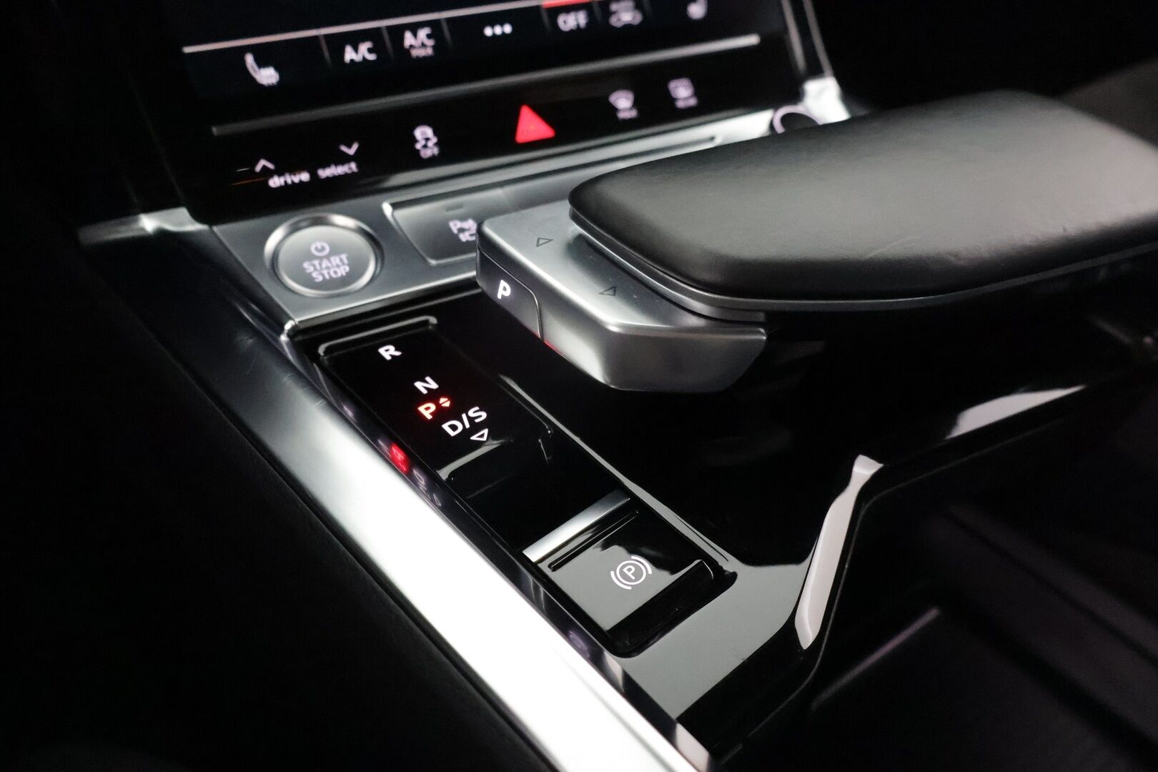 Audi e-tron 2020 Sportback Edition Advanced 50 quattro **1-om Suomi-auto / Ilma-alusta / Navi / P.kamera / Sporttipenkit / Kaistavahti **