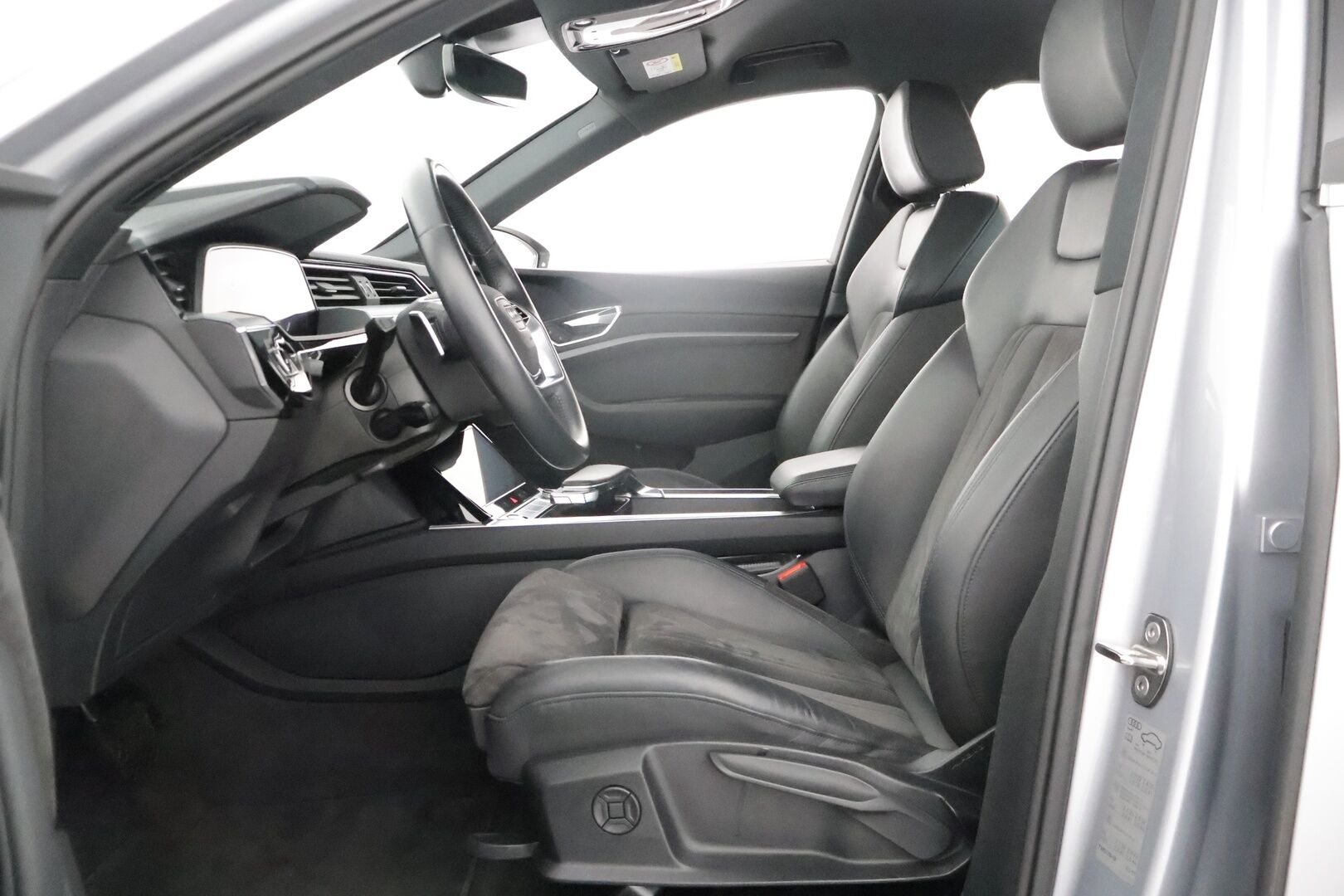 Audi e-tron 2020 Sportback Edition Advanced 50 quattro **1-om Suomi-auto / Ilma-alusta / Navi / P.kamera / Sporttipenkit / Kaistavahti **