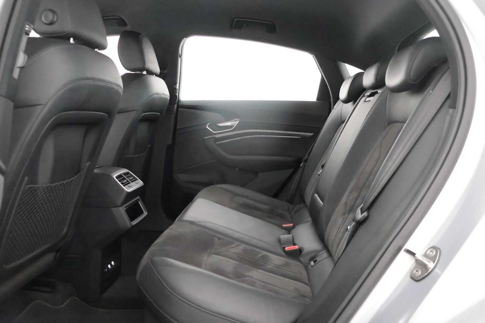 Audi e-tron 2020 Sportback Edition Advanced 50 quattro **1-om Suomi-auto / Ilma-alusta / Navi / P.kamera / Sporttipenkit / Kaistavahti **