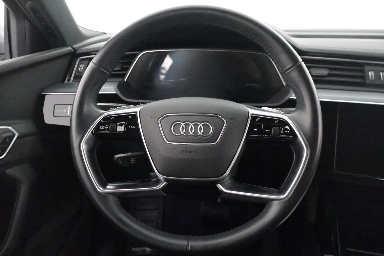 Audi e-tron 2020 Sportback Edition Advanced 50 quattro **1-om Suomi-auto / Ilma-alusta / Navi / P.kamera / Sporttipenkit / Kaistavahti **
