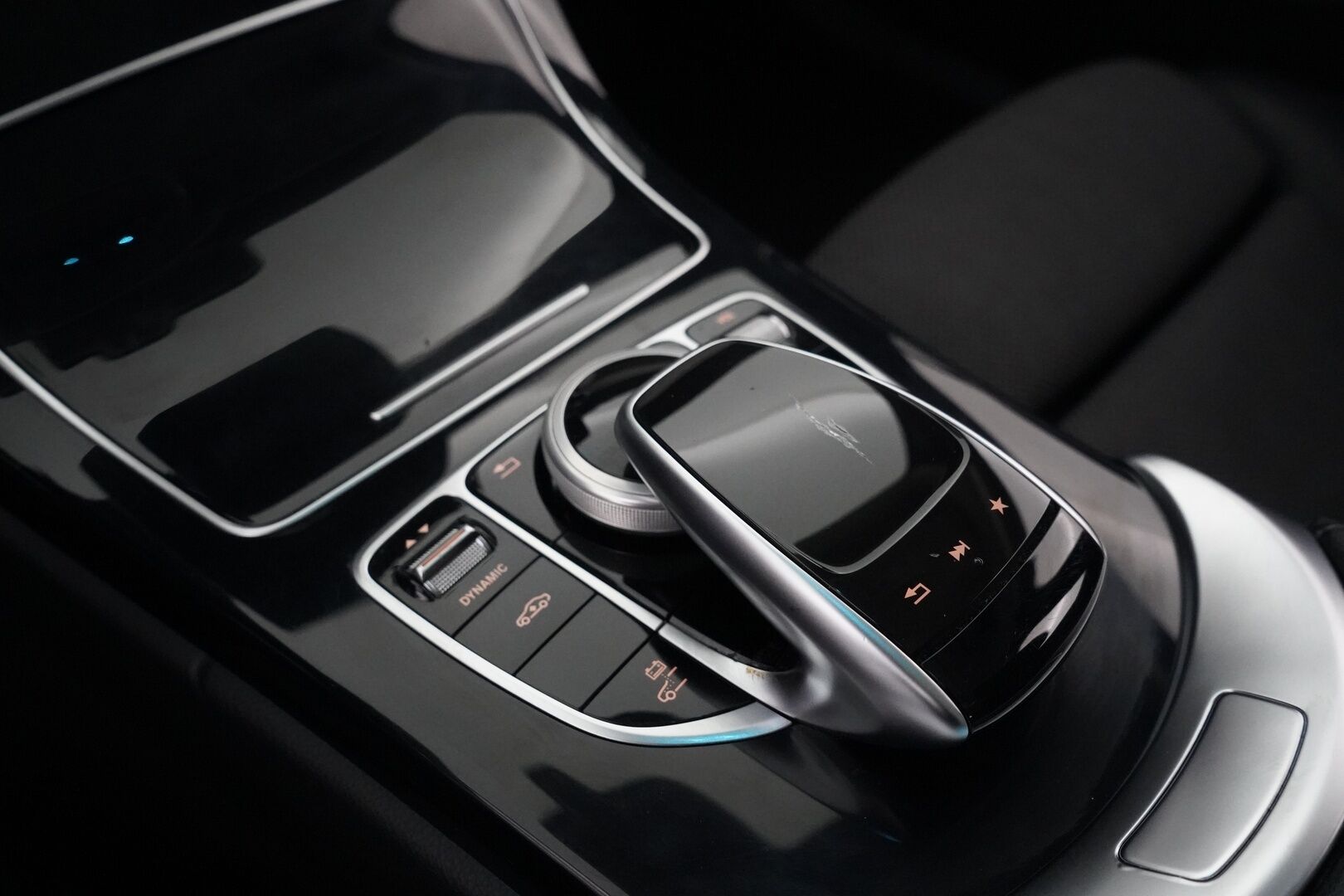 Mercedes-Benz C 2018 350 e T A Premium Business - ACC / Koukku / Kamera / Kahdet renkaat / Tutkat / KeylessGo