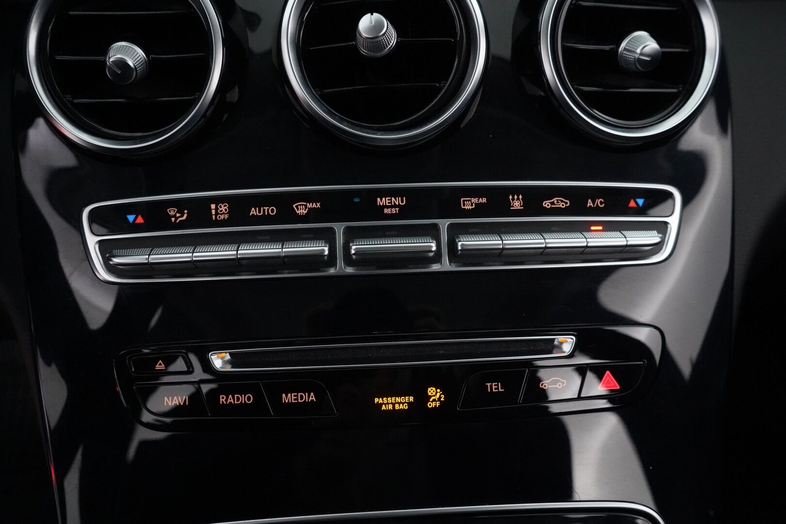 Mercedes-Benz C 2018 350 e T A Premium Business - ACC / Koukku / Kamera / Kahdet renkaat / Tutkat / KeylessGo