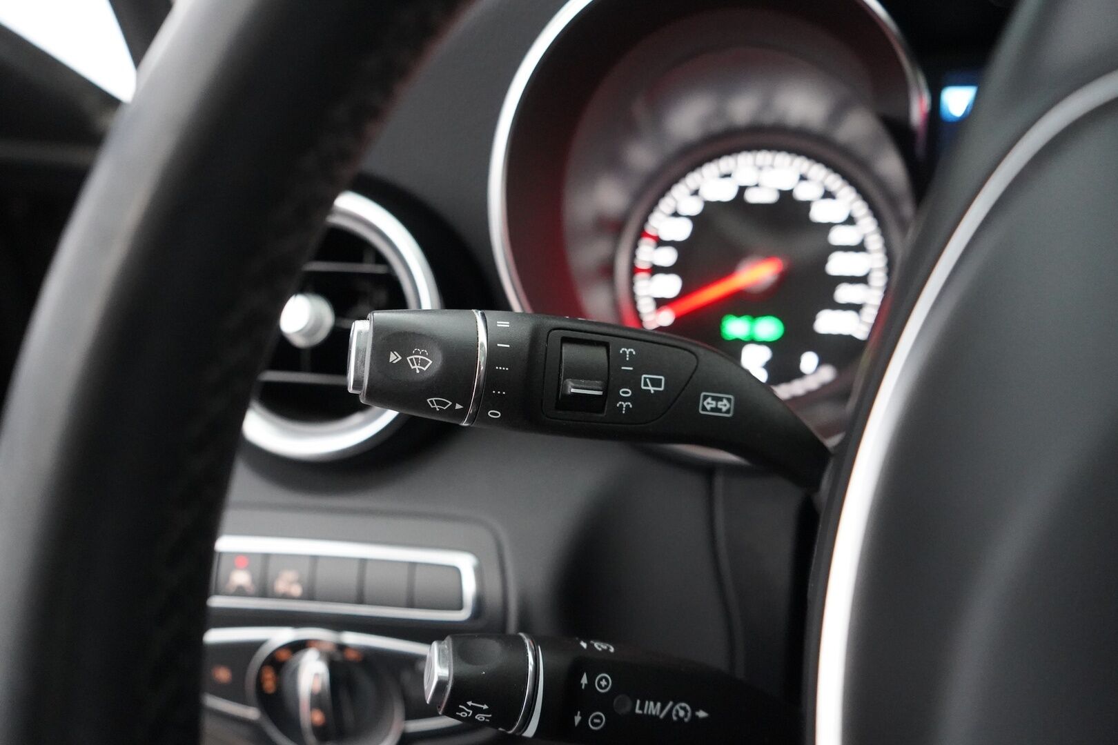 Mercedes-Benz C 2018 350 e T A Premium Business - ACC / Koukku / Kamera / Kahdet renkaat / Tutkat / KeylessGo