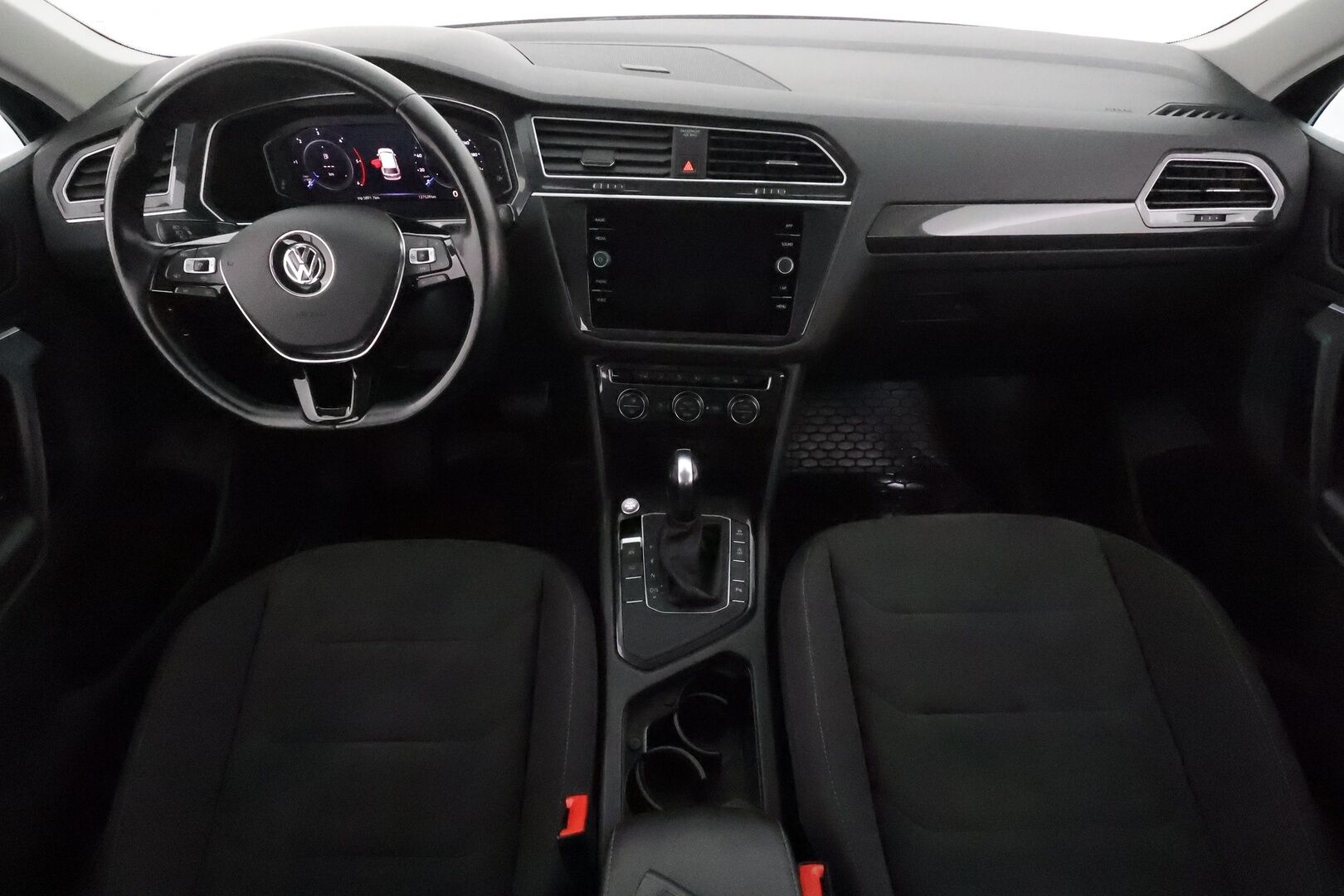Volkswagen Tiguan 2020 R-Line 2,0 TDI SCR 110 kW DSG-automaatti ** Webasto / Koukku / Adapt.Vakkari / LED-valot / P.tutkat / Kaistavahti ** - Suomi-auto / Kahdet Renkaat