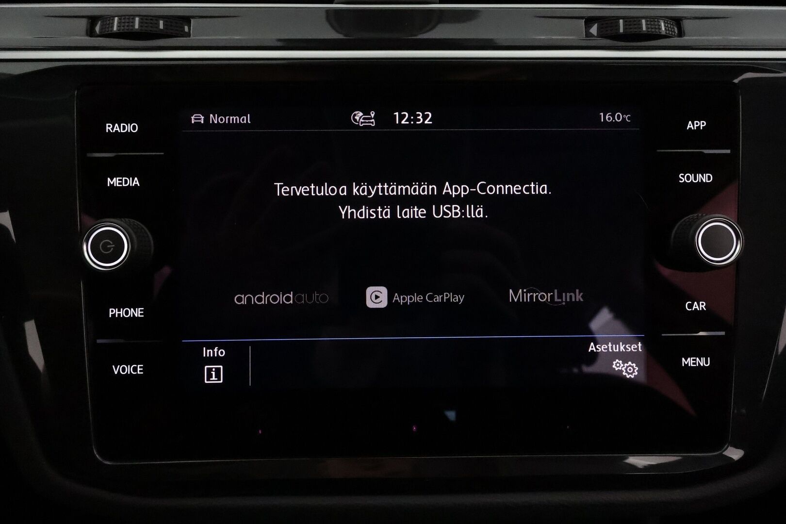 Volkswagen Tiguan 2020 R-Line 2,0 TDI SCR 110 kW DSG-automaatti ** Webasto / Koukku / Adapt.Vakkari / LED-valot / P.tutkat / Kaistavahti ** - Suomi-auto / Kahdet Renkaat