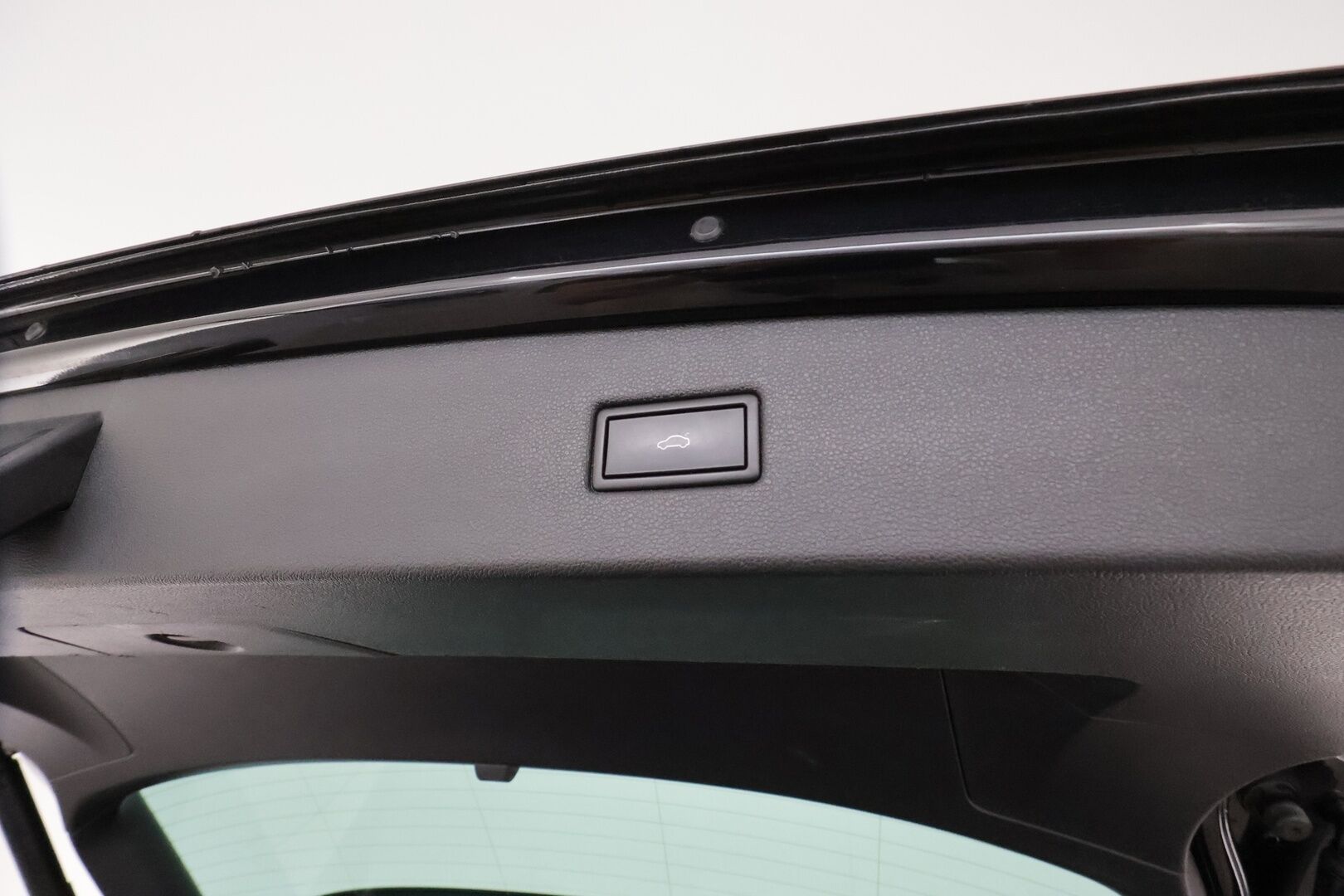 Volkswagen Tiguan 2020 R-Line 2,0 TDI SCR 110 kW DSG-automaatti ** Webasto / Koukku / Adapt.Vakkari / LED-valot / P.tutkat / Kaistavahti ** - Suomi-auto / Kahdet Renkaat