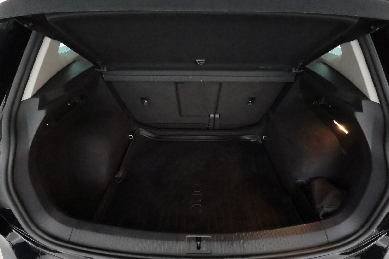 Volkswagen Tiguan 2020 R-Line 2,0 TDI SCR 110 kW DSG-automaatti ** Webasto / Koukku / Adapt.Vakkari / LED-valot / P.tutkat / Kaistavahti ** - Suomi-auto / Kahdet Renkaat