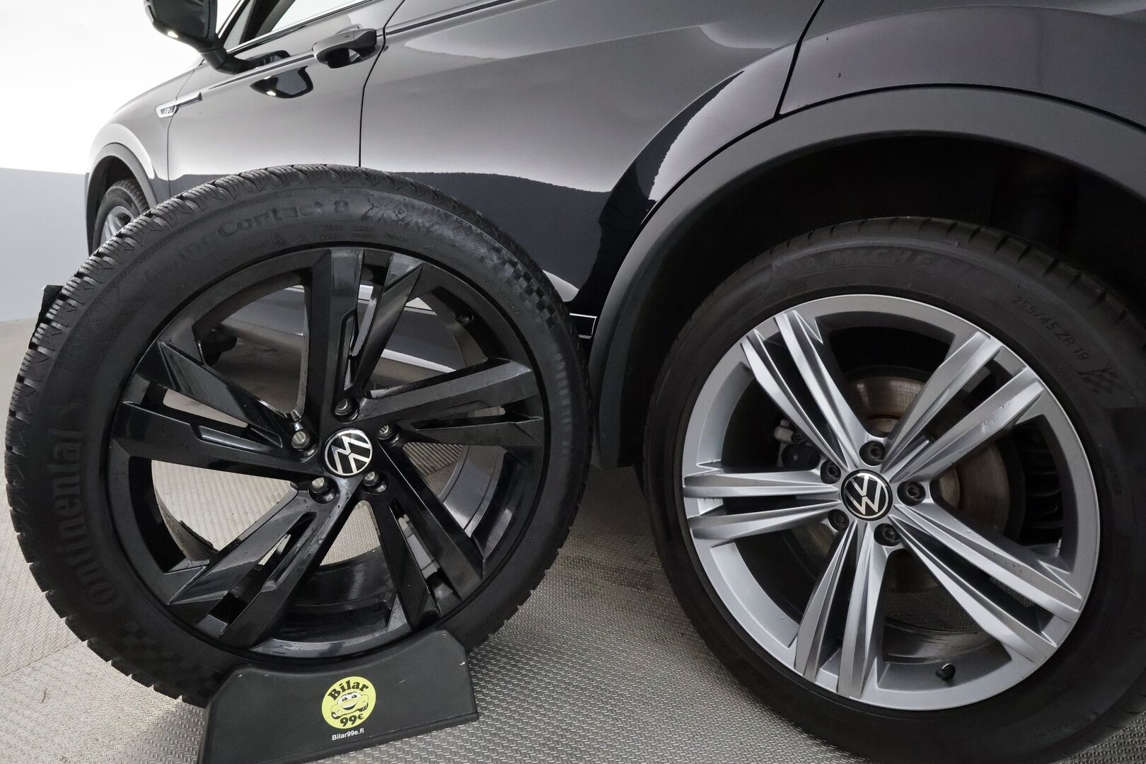 Volkswagen Tiguan 2020 R-Line 2,0 TDI SCR 110 kW DSG-automaatti ** Webasto / Koukku / Adapt.Vakkari / LED-valot / P.tutkat / Kaistavahti ** - Suomi-auto / Kahdet Renkaat