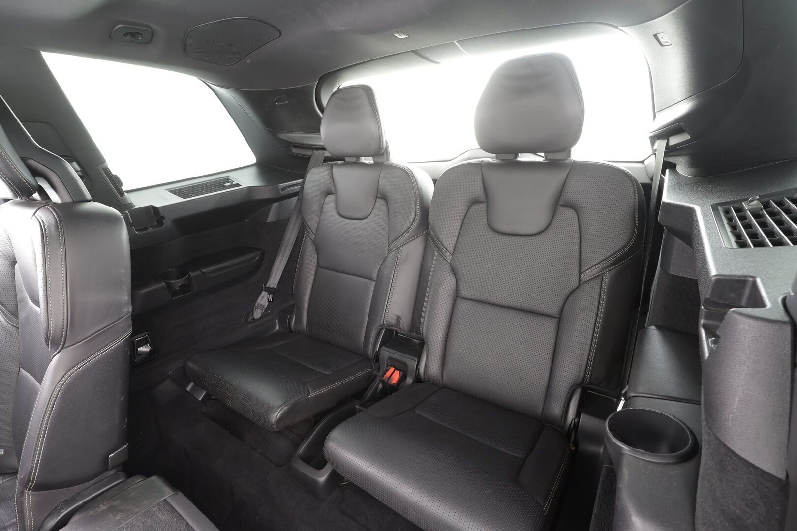 Volvo XC90 2016 T8 Twin Engine AWD R-Design aut 7-P - ACC | Webasto | Koukku | Full-LED | Panorama | B&W | Hierovat ja ilmastoidut muistipenkit | Kahdet Renkaat | Juuri huollettu | Hihna vaihdettu