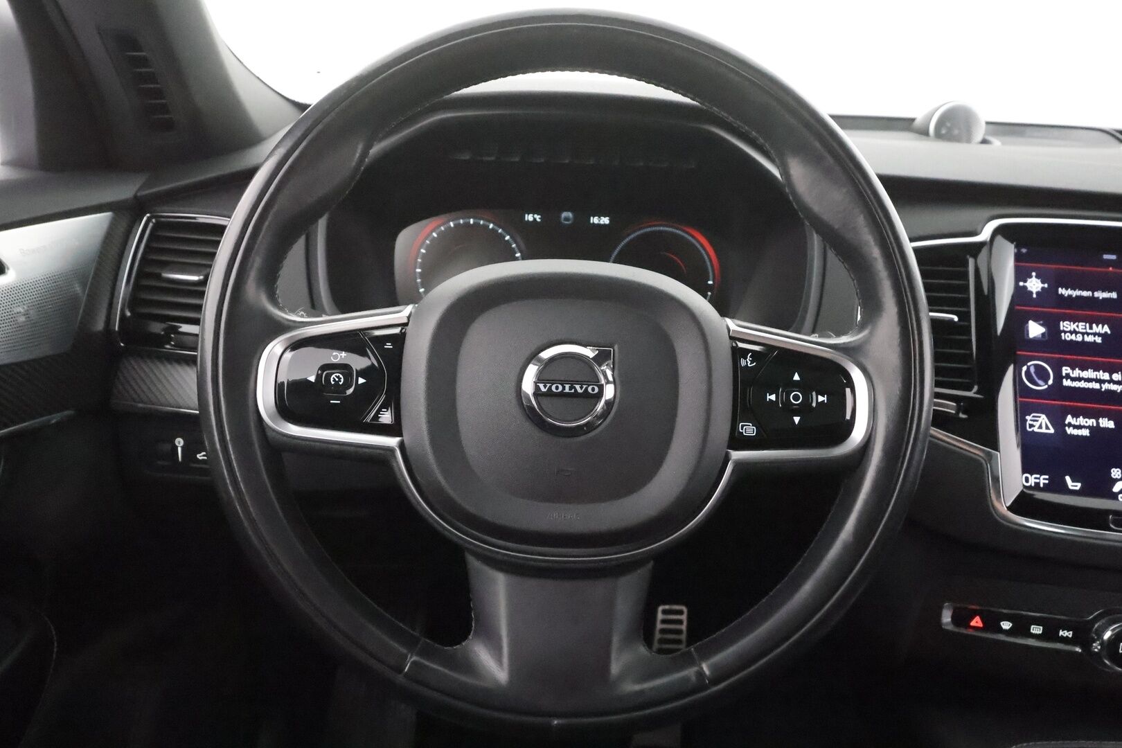 Volvo XC90 2016 T8 Twin Engine AWD R-Design aut 7-P - ACC | Webasto | Koukku | Full-LED | Panorama | B&W | Hierovat ja ilmastoidut muistipenkit | Kahdet Renkaat | Juuri huollettu | Hihna vaihdettu