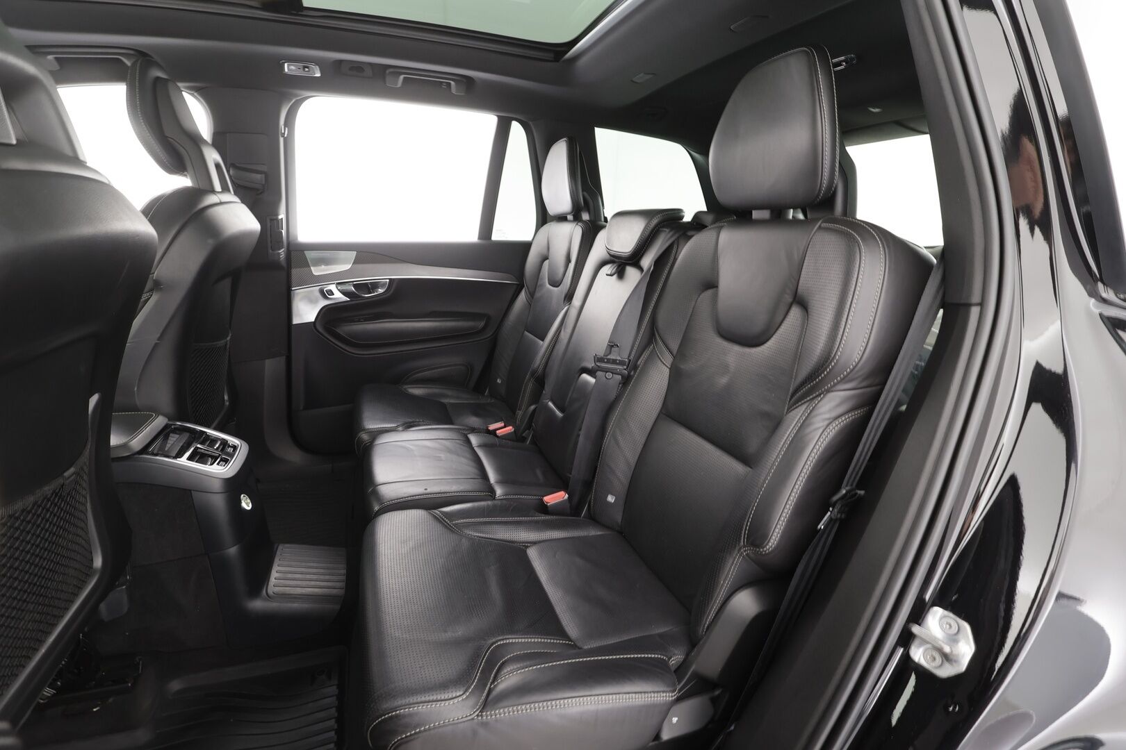 Volvo XC90 2016 T8 Twin Engine AWD R-Design aut 7-P - ACC | Webasto | Koukku | Full-LED | Panorama | B&W | Hierovat ja ilmastoidut muistipenkit | Kahdet Renkaat | Juuri huollettu | Hihna vaihdettu