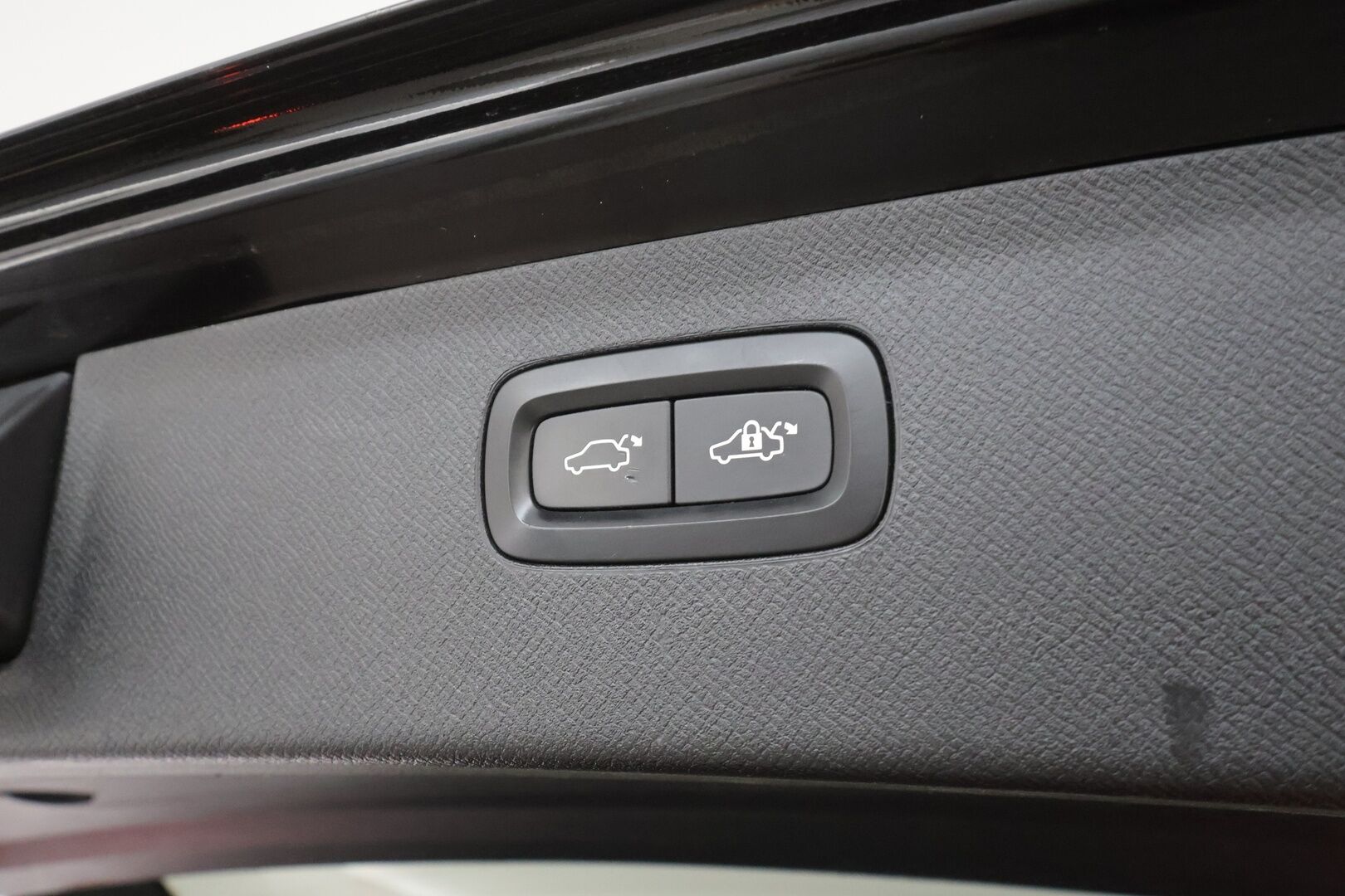 Volvo XC90 2016 T8 Twin Engine AWD R-Design aut 7-P - ACC | Webasto | Koukku | Full-LED | Panorama | B&W | Hierovat ja ilmastoidut muistipenkit | Kahdet Renkaat | Juuri huollettu | Hihna vaihdettu