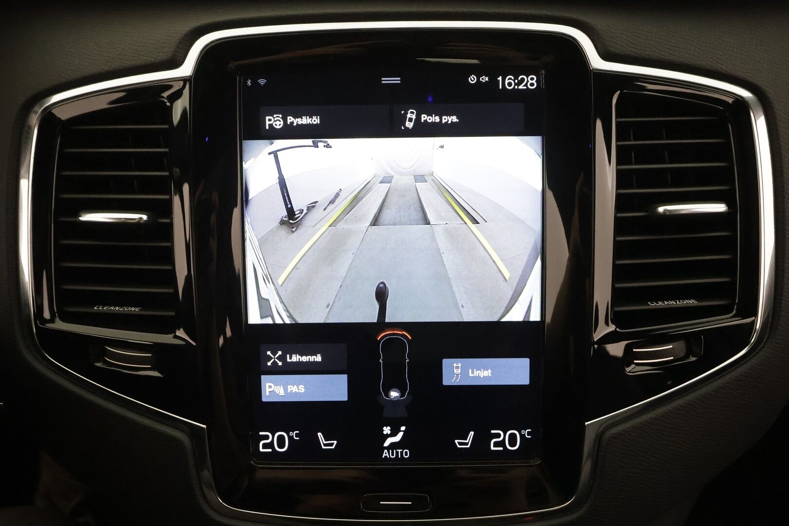 Volvo XC90 2016 T8 Twin Engine AWD R-Design aut 7-P - ACC | Webasto | Koukku | Full-LED | Panorama | B&W | Hierovat ja ilmastoidut muistipenkit | Kahdet Renkaat | Juuri huollettu | Hihna vaihdettu