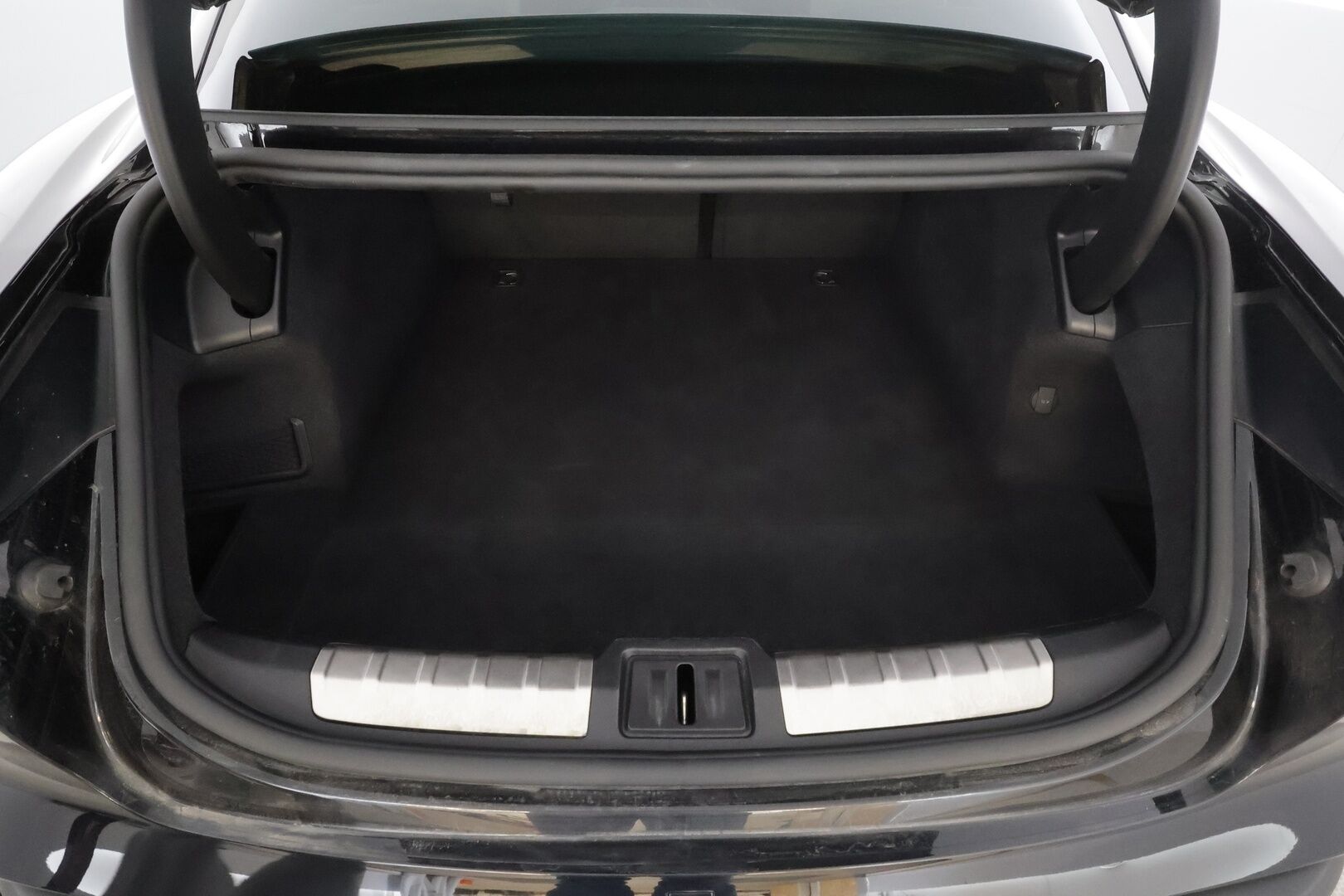 Porsche Taycan 2020 Turbo * Sport Chrono / ACC / 360° / Matrix / Ilmastoidut Sporttinahat Muistilla / Bose / Ilma-alusta / Lasikatto / ILP * - Akku kuntotarkastettu SoH 94.2% / Suomi-auto / Kahdet renkaat / Merkkihuollot