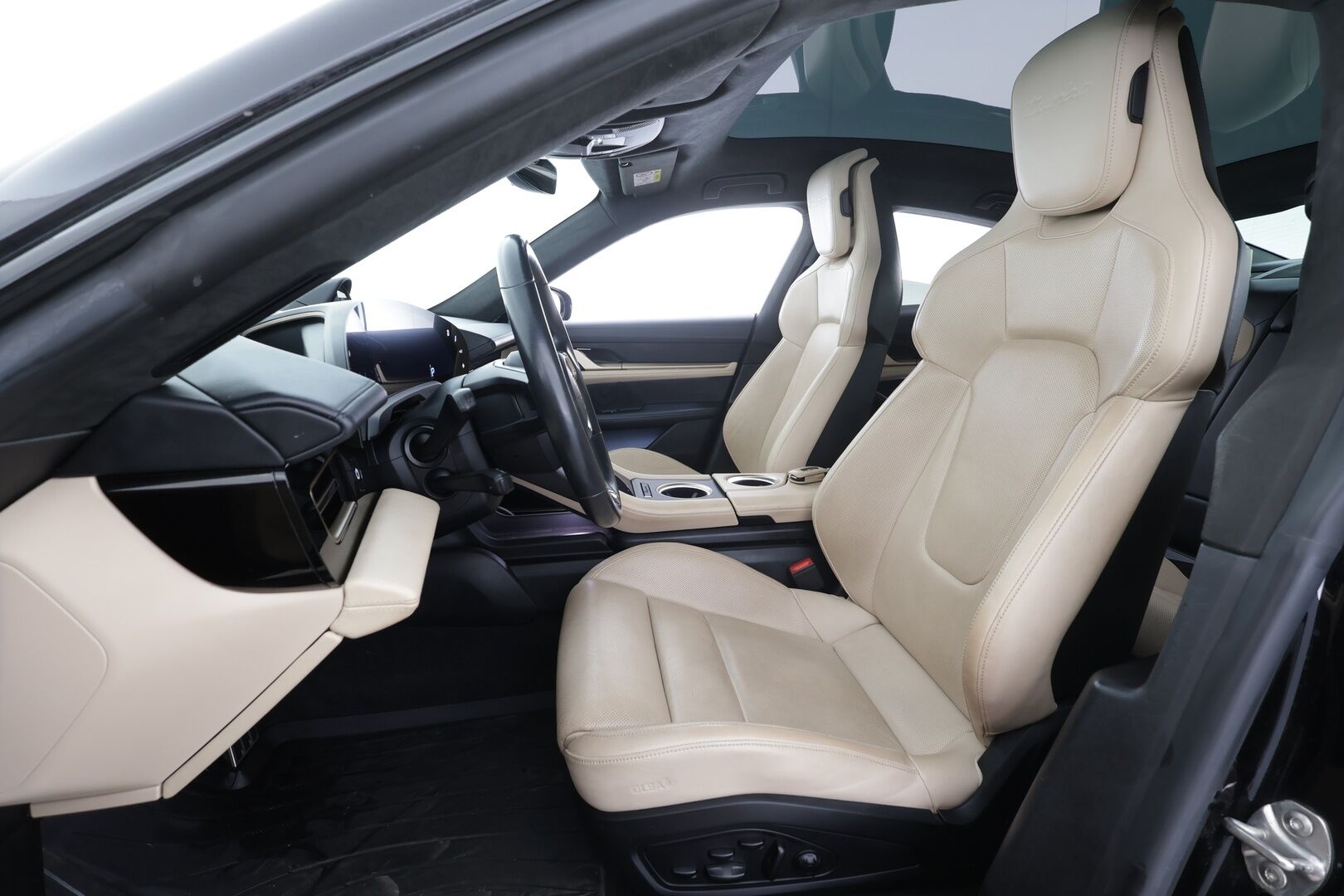 Porsche Taycan 2020 Turbo * Sport Chrono / ACC / 360° / Matrix / Ilmastoidut Sporttinahat Muistilla / Bose / Ilma-alusta / Lasikatto / ILP * - Akku kuntotarkastettu SoH 94.2% / Suomi-auto / Kahdet renkaat / Merkkihuollot