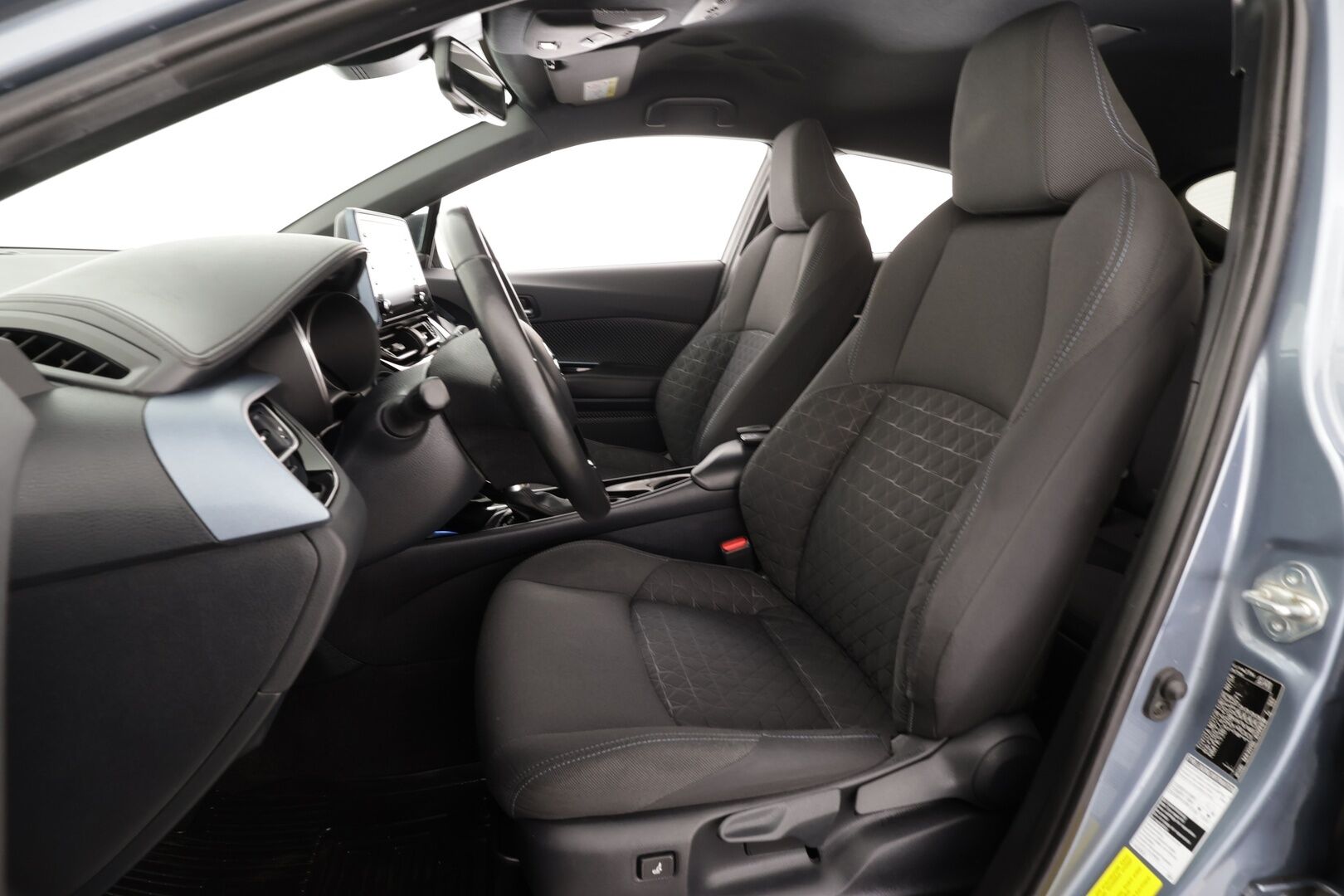 Toyota C-HR 2020 2,0 Hybrid Intense Edition * ACC / LED / P.kamera / Navi / Koukku / Keyless * - Suomi-auto / Kahdet renkaat