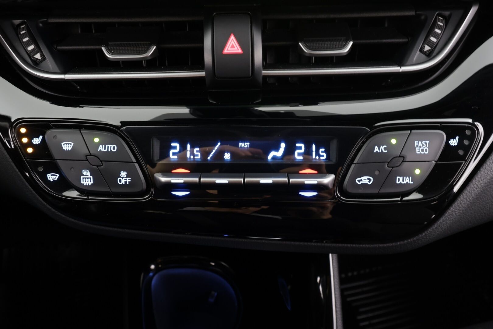 Toyota C-HR 2020 2,0 Hybrid Intense Edition * ACC / LED / P.kamera / Navi / Koukku / Keyless * - Suomi-auto / Kahdet renkaat