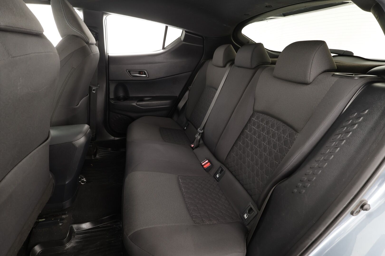 Toyota C-HR 2020 2,0 Hybrid Intense Edition * ACC / LED / P.kamera / Navi / Koukku / Keyless * - Suomi-auto / Kahdet renkaat