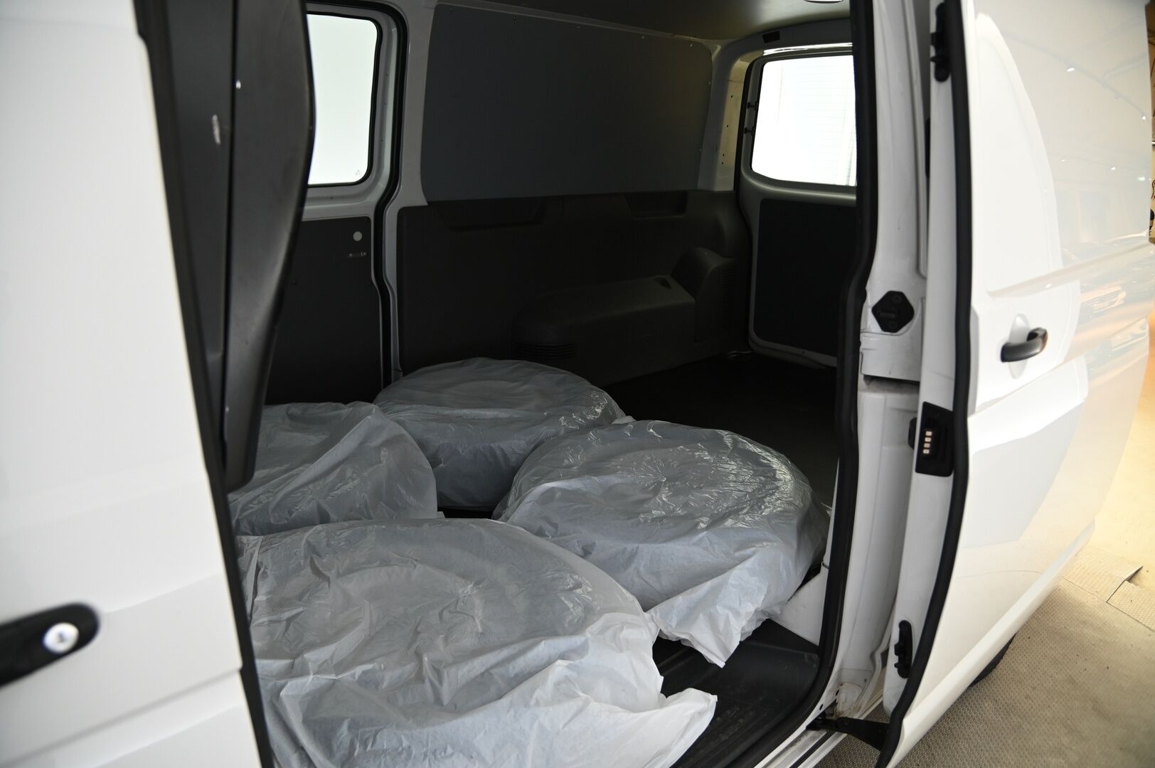 Volkswagen Transporter 2020 umpipakettiauto Pitkä 2,0 TDI 110 kW DSG 3200kg ** Sis.ALV / Läpijuostava / P-Kamera / Koukku ** - 1.om Suomi-auto / Webasto / Vakkari 