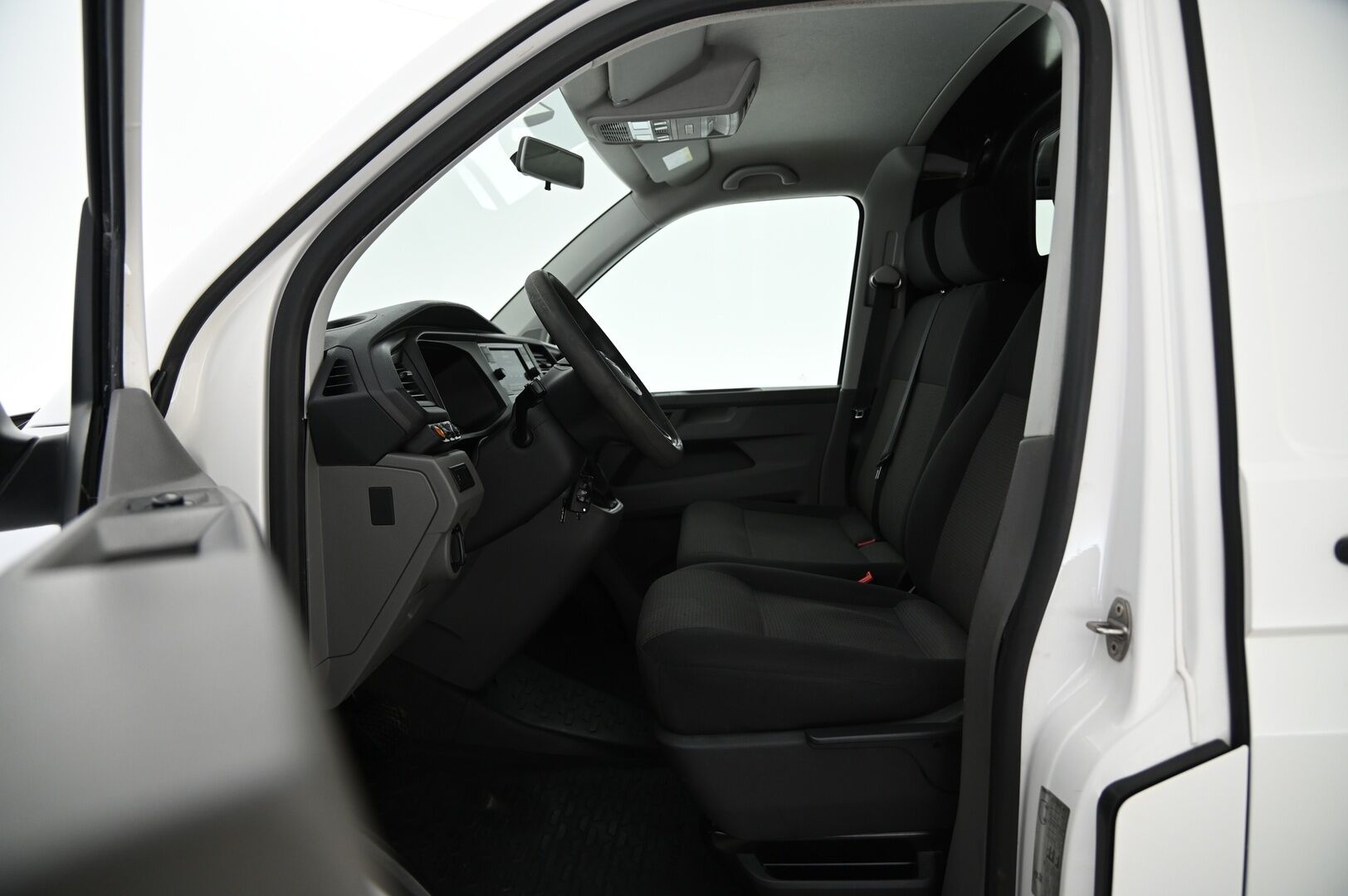 Volkswagen Transporter 2020 umpipakettiauto Pitkä 2,0 TDI 110 kW DSG 3200kg ** Sis.ALV / Läpijuostava / P-Kamera / Koukku ** - 1.om Suomi-auto / Webasto / Vakkari 