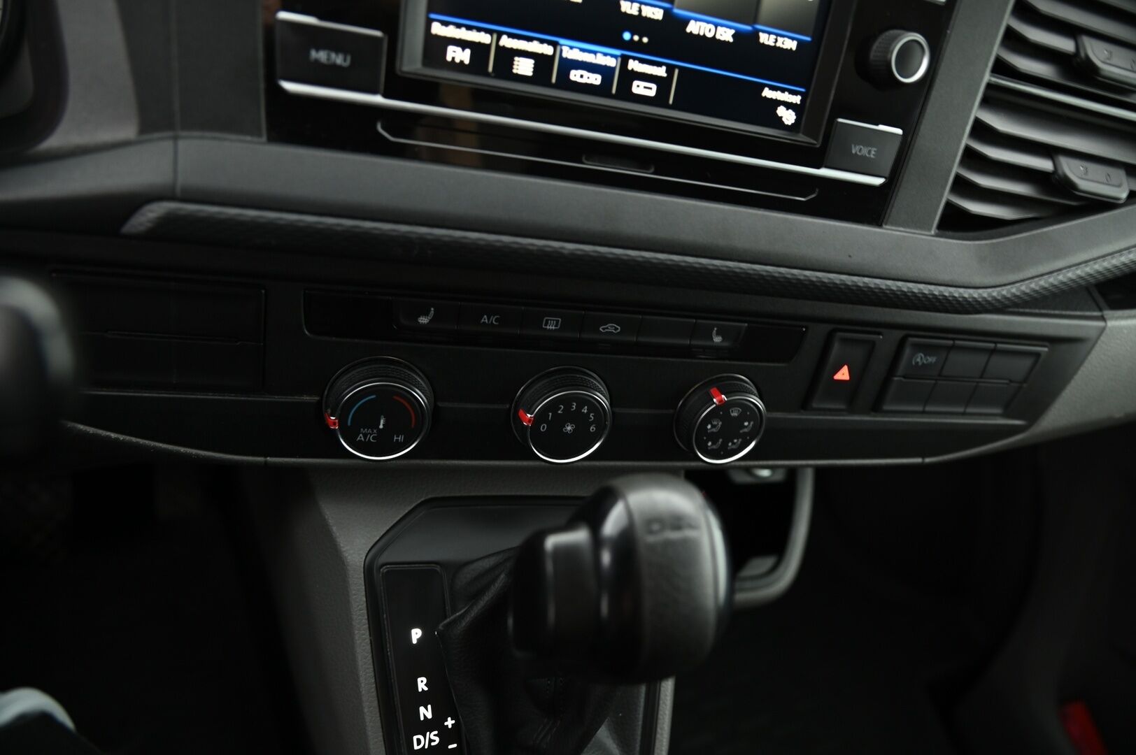 Volkswagen Transporter 2020 umpipakettiauto Pitkä 2,0 TDI 110 kW DSG 3200kg ** Sis.ALV / Läpijuostava / P-Kamera / Koukku ** - 1.om Suomi-auto / Webasto / Vakkari 
