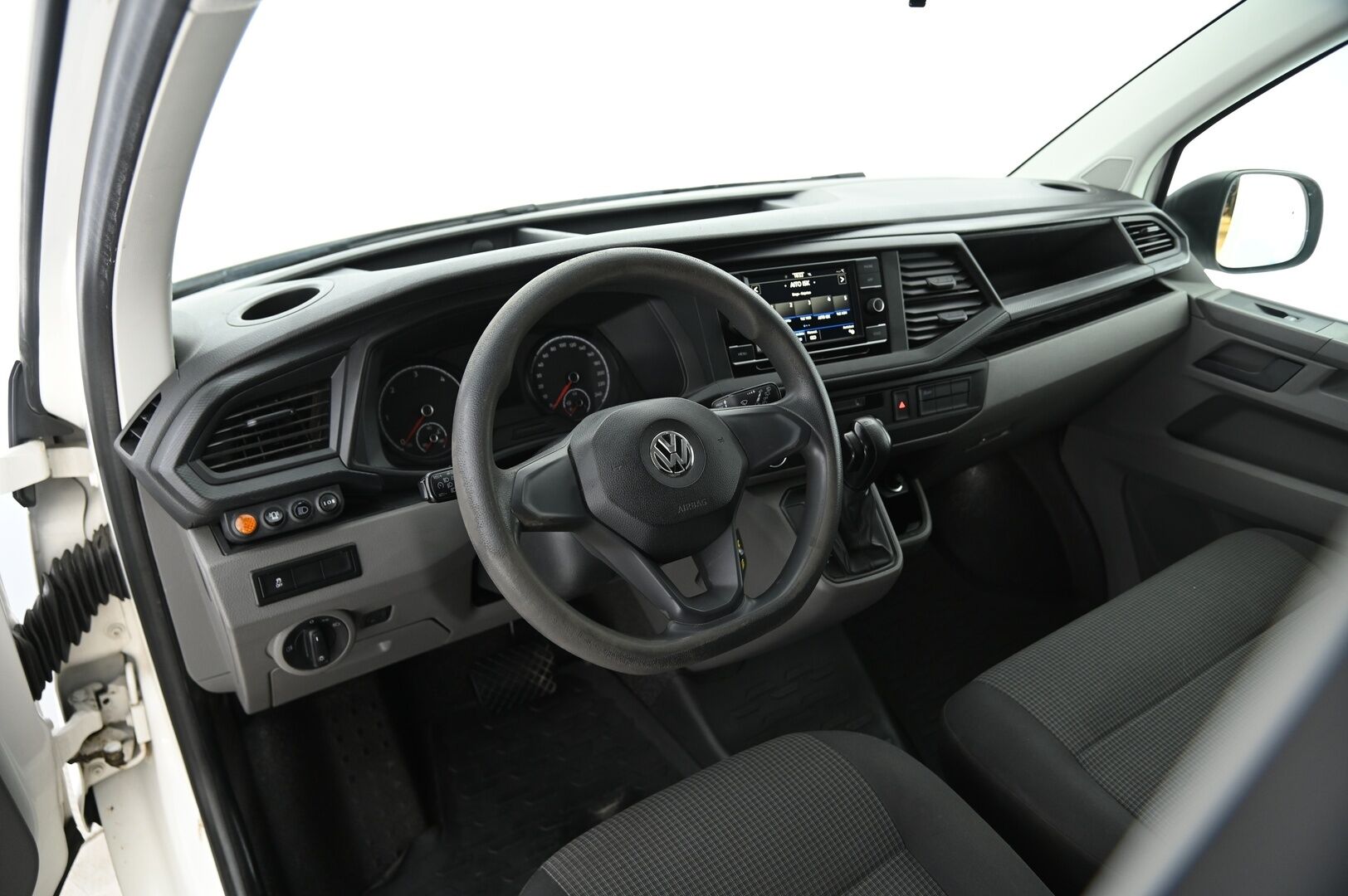 Volkswagen Transporter 2020 umpipakettiauto Pitkä 2,0 TDI 110 kW DSG 3200kg ** Sis.ALV / Läpijuostava / P-Kamera / Koukku ** - 1.om Suomi-auto / Webasto / Vakkari 
