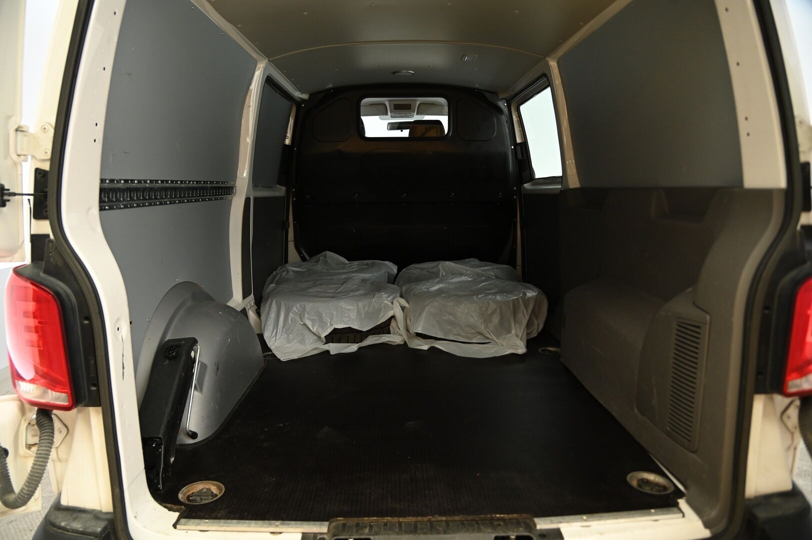 Volkswagen Transporter 2020 umpipakettiauto Pitkä 2,0 TDI 110 kW DSG 3200kg ** Sis.ALV / Läpijuostava / P-Kamera / Koukku ** - 1.om Suomi-auto / Webasto / Vakkari 