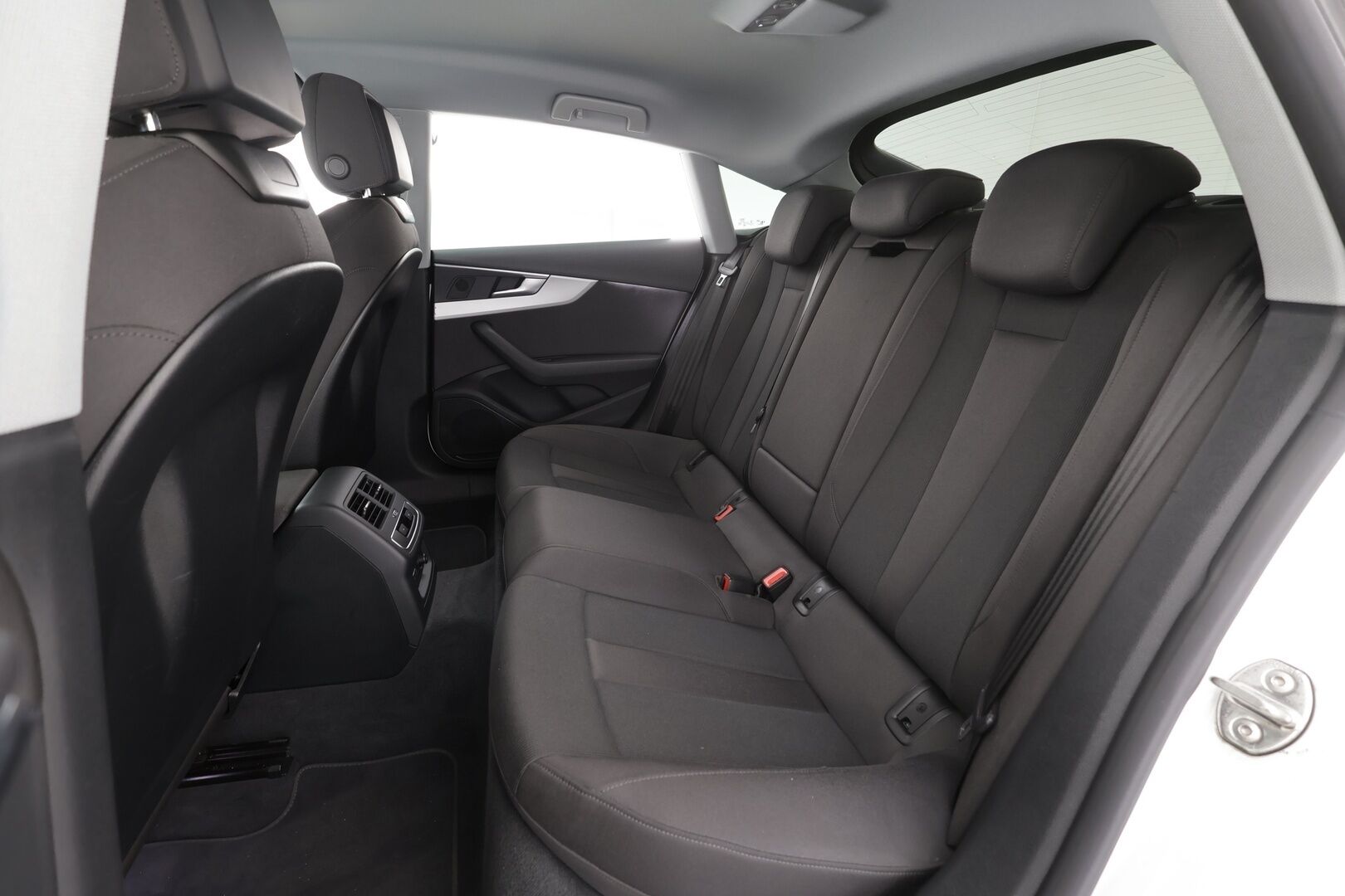 Audi A5 2020 Sportback Business Advanced 40 TFSI MHEV S tronic *Matrix LED / P.kamera / Webasto / Vakkari / Koukku* - Facelift / Suomi-auto / Kahdet renkaat aluvanteilla / Juuri katsastettu - HULLUT AVAJAISHULINAT KORKOTARJOUS 3,29 %