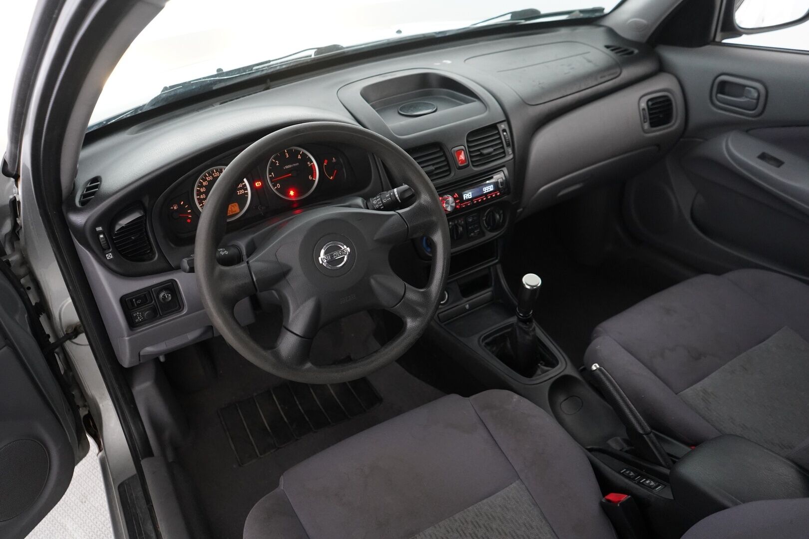 Nissan Almera 2004 2.2D *MYYDÄÄN HUUTOKAUPAT.COM* - Suomi-auto / Lohkolämmitin / Ilmastointi / Näppärä ikiliikkuja