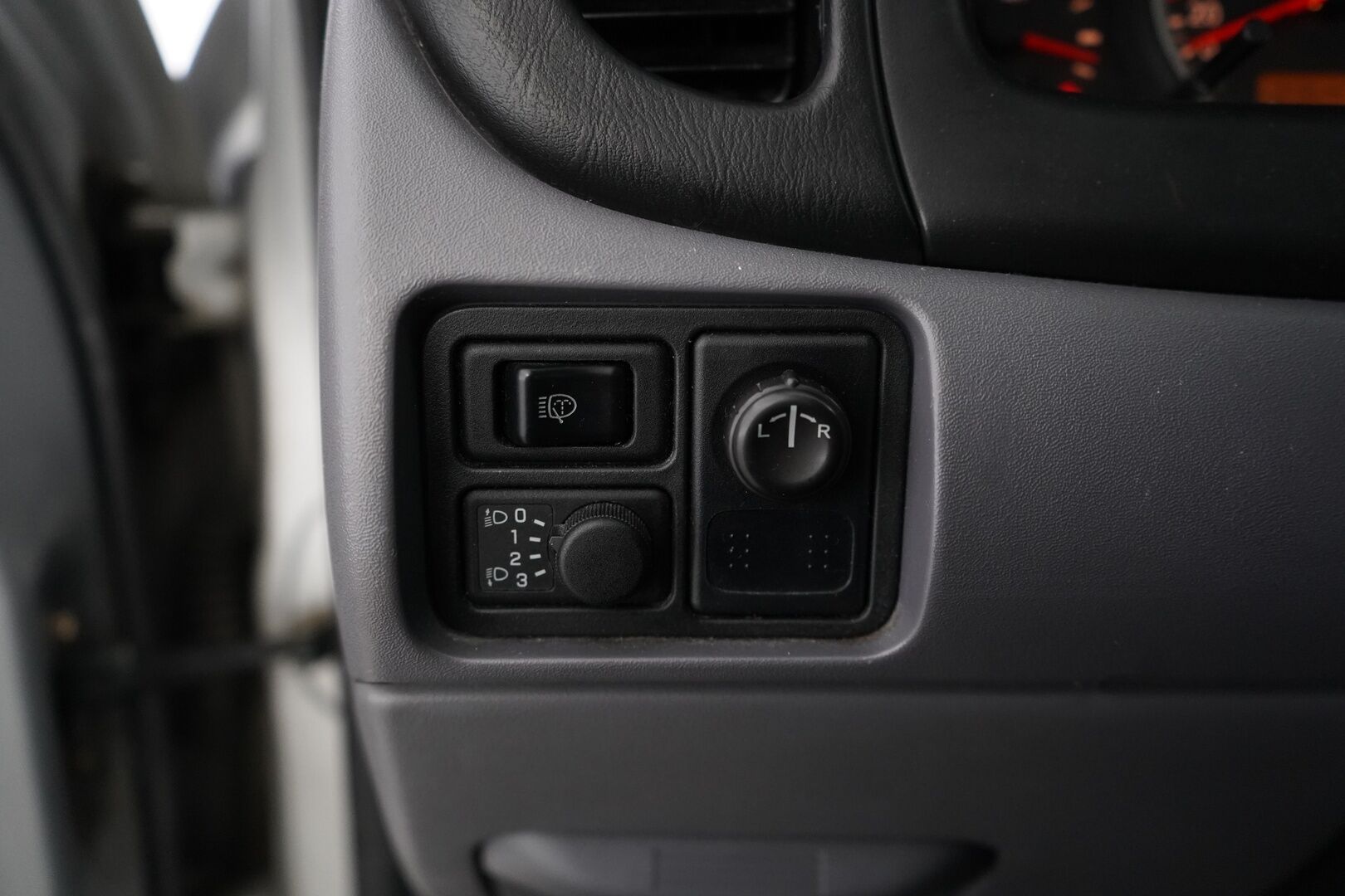 Nissan Almera 2004 2.2D *MYYDÄÄN HUUTOKAUPAT.COM* - Suomi-auto / Lohkolämmitin / Ilmastointi / Näppärä ikiliikkuja